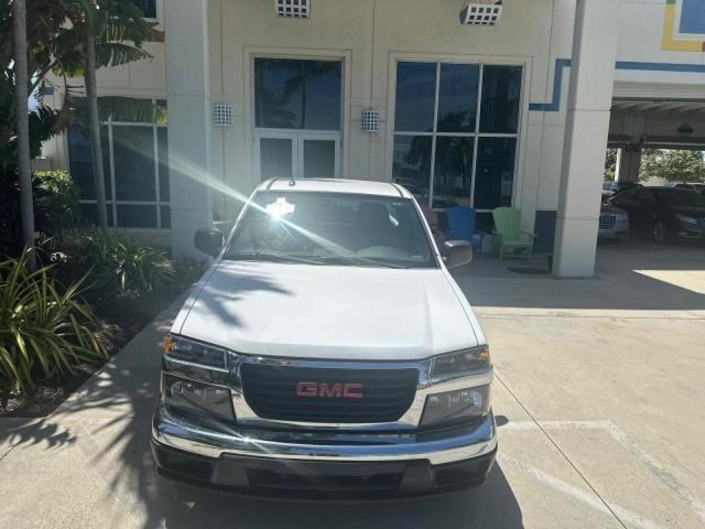 2011 Summit White /Medium Pewter GMC Canyon 1 FL PU LOW MILES 54,847 (1GTC5LF92B8) with an 2.9L DOHC 4-Cyl SFI Engine engine, Automatic transmission, located at 4701 North Dixie Hwy, Pompano Beach, FL, 33064, (954) 422-2889, 26.240938, -80.123474 - OUR WEBPAGE FLORIDACARS1.COM HAS OVER 90 PHOTOS AND FREE CARFAX LINK 2011 GMC CANYON WORK TRUCK 6 FT BED VIN: 1GTC5LF92B8110915 1 G T C 5 L F 9 2 B 8 1 1 0 9 1 5 PICKUP 2.9L I4 F DOHC 16V GASOLINE REAR WHEEL DRIVE THIS IS ONE OF THE NICEST GMC CANYON WE HAVE EVER LISTED RETIREE FLORIDA TITLE THIS IS - Photo#46