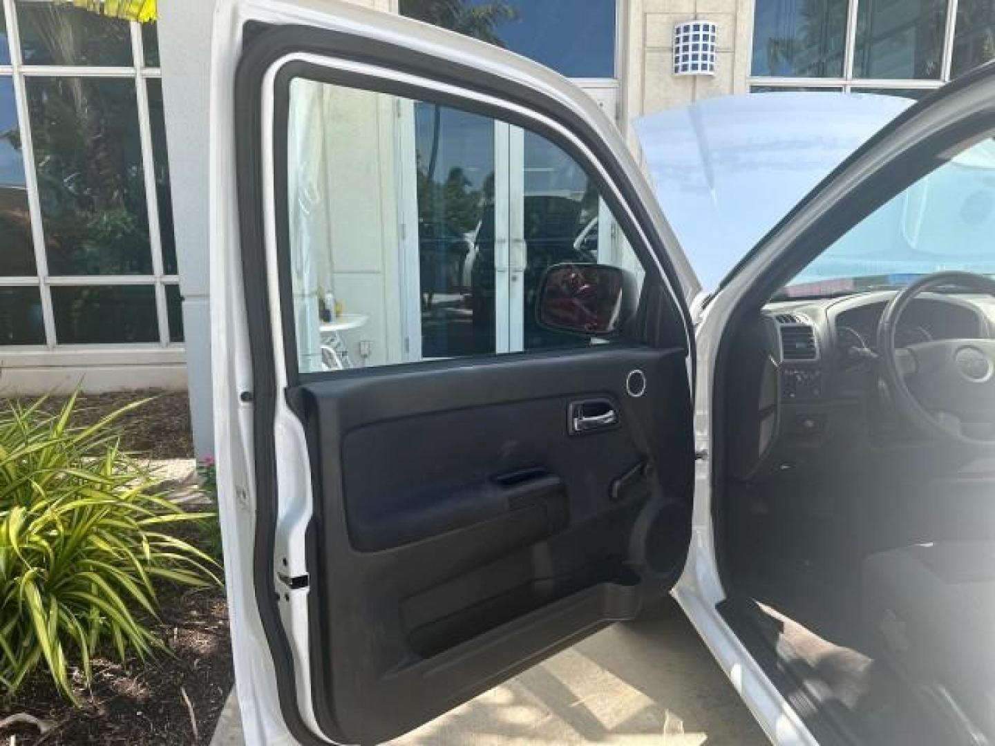 2011 Summit White /Medium Pewter GMC Canyon 1 FL PU LOW MILES 54,847 (1GTC5LF92B8) with an 2.9L DOHC 4-Cyl SFI Engine engine, Automatic transmission, located at 4701 North Dixie Hwy, Pompano Beach, FL, 33064, (954) 422-2889, 26.240938, -80.123474 - OUR WEBPAGE FLORIDACARS1.COM HAS OVER 90 PHOTOS AND FREE CARFAX LINK 2011 GMC CANYON WORK TRUCK 6 FT BED VIN: 1GTC5LF92B8110915 1 G T C 5 L F 9 2 B 8 1 1 0 9 1 5 PICKUP 2.9L I4 F DOHC 16V GASOLINE REAR WHEEL DRIVE THIS IS ONE OF THE NICEST GMC CANYON WE HAVE EVER LISTED RETIREE FLORIDA TITLE THIS IS - Photo#61