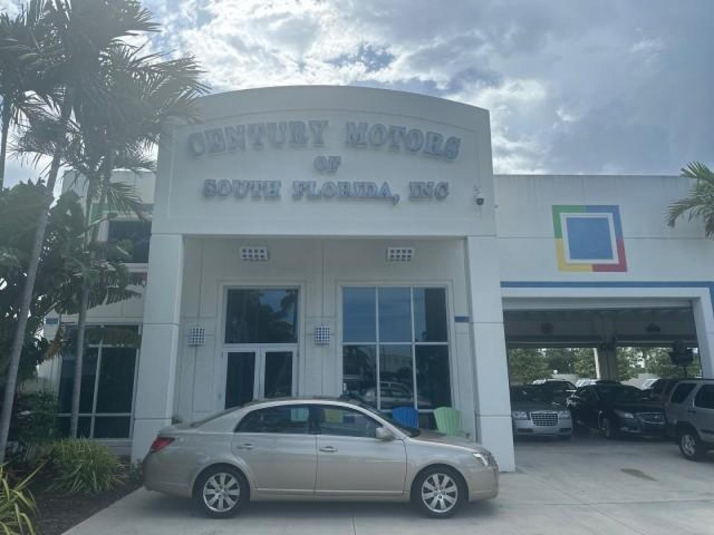 2005 Desert Sand Mica /Ivory Toyota Avalon 1 OWNER XLS LOW MILES 63,401 (4T1BK36B35U) with an 3.5L 24-Valve EFI DOHC V6 Engine engine, Automatic transmission, located at 4701 North Dixie Hwy, Pompano Beach, FL, 33064, (954) 422-2889, 26.240938, -80.123474 - OUR WEBPAGE FLORIDACARS1.COM HAS OVER 100 PHOTOS AND FREE CARFAX LINK 2005 TOYOTA AVALON XL NO RECALLS VIN: 4T1BK36B35U021398 4 T 1 B K 3 6 B 3 5 U 0 2 1 3 9 8 SEDAN 4 DR 3.5L V6 F DOHC 24V 31 MPH GASOLINE FRONT WHEEL DRIVE THIS IS ONE OF THE NICEST AVALON S WE HAVE EVER LISTED RETIREE NORTH CAROLIN - Photo#0