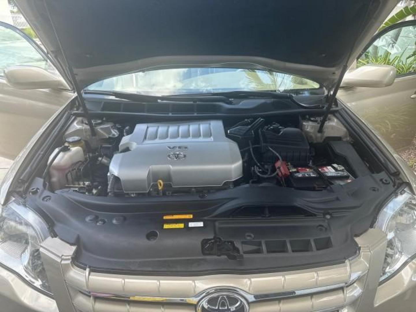 2005 Desert Sand Mica /Ivory Toyota Avalon 1 OWNER XLS LOW MILES 63,401 (4T1BK36B35U) with an 3.5L 24-Valve EFI DOHC V6 Engine engine, Automatic transmission, located at 4701 North Dixie Hwy, Pompano Beach, FL, 33064, (954) 422-2889, 26.240938, -80.123474 - OUR WEBPAGE FLORIDACARS1.COM HAS OVER 100 PHOTOS AND FREE CARFAX LINK 2005 TOYOTA AVALON XL NO RECALLS VIN: 4T1BK36B35U021398 4 T 1 B K 3 6 B 3 5 U 0 2 1 3 9 8 SEDAN 4 DR 3.5L V6 F DOHC 24V 31 MPH GASOLINE FRONT WHEEL DRIVE THIS IS ONE OF THE NICEST AVALON S WE HAVE EVER LISTED RETIREE NORTH CAROLIN - Photo#10