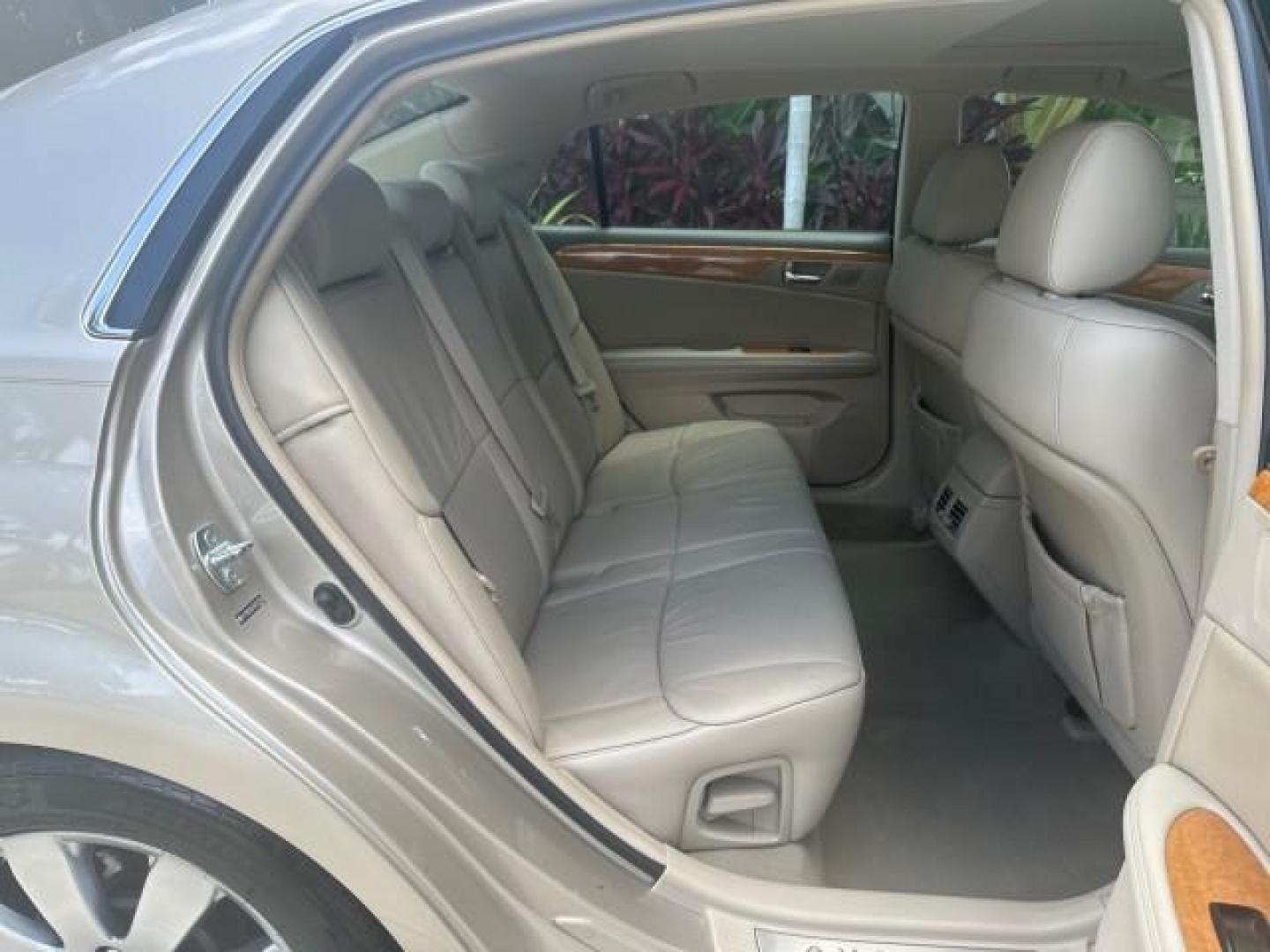 2005 Desert Sand Mica /Ivory Toyota Avalon 1 OWNER XLS LOW MILES 63,401 (4T1BK36B35U) with an 3.5L 24-Valve EFI DOHC V6 Engine engine, Automatic transmission, located at 4701 North Dixie Hwy, Pompano Beach, FL, 33064, (954) 422-2889, 26.240938, -80.123474 - OUR WEBPAGE FLORIDACARS1.COM HAS OVER 100 PHOTOS AND FREE CARFAX LINK 2005 TOYOTA AVALON XL NO RECALLS VIN: 4T1BK36B35U021398 4 T 1 B K 3 6 B 3 5 U 0 2 1 3 9 8 SEDAN 4 DR 3.5L V6 F DOHC 24V 31 MPH GASOLINE FRONT WHEEL DRIVE THIS IS ONE OF THE NICEST AVALON S WE HAVE EVER LISTED RETIREE NORTH CAROLIN - Photo#15