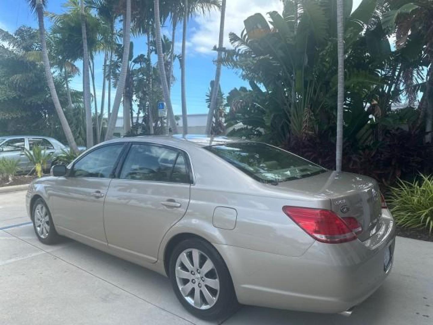 2005 Desert Sand Mica /Ivory Toyota Avalon 1 OWNER XLS LOW MILES 63,401 (4T1BK36B35U) with an 3.5L 24-Valve EFI DOHC V6 Engine engine, Automatic transmission, located at 4701 North Dixie Hwy, Pompano Beach, FL, 33064, (954) 422-2889, 26.240938, -80.123474 - OUR WEBPAGE FLORIDACARS1.COM HAS OVER 100 PHOTOS AND FREE CARFAX LINK 2005 TOYOTA AVALON XL NO RECALLS VIN: 4T1BK36B35U021398 4 T 1 B K 3 6 B 3 5 U 0 2 1 3 9 8 SEDAN 4 DR 3.5L V6 F DOHC 24V 31 MPH GASOLINE FRONT WHEEL DRIVE THIS IS ONE OF THE NICEST AVALON S WE HAVE EVER LISTED RETIREE NORTH CAROLIN - Photo#2