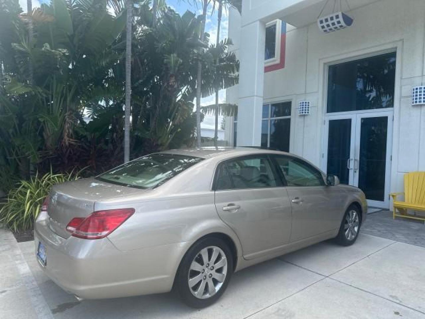 2005 Desert Sand Mica /Ivory Toyota Avalon 1 OWNER XLS LOW MILES 63,401 (4T1BK36B35U) with an 3.5L 24-Valve EFI DOHC V6 Engine engine, Automatic transmission, located at 4701 North Dixie Hwy, Pompano Beach, FL, 33064, (954) 422-2889, 26.240938, -80.123474 - OUR WEBPAGE FLORIDACARS1.COM HAS OVER 100 PHOTOS AND FREE CARFAX LINK 2005 TOYOTA AVALON XL NO RECALLS VIN: 4T1BK36B35U021398 4 T 1 B K 3 6 B 3 5 U 0 2 1 3 9 8 SEDAN 4 DR 3.5L V6 F DOHC 24V 31 MPH GASOLINE FRONT WHEEL DRIVE THIS IS ONE OF THE NICEST AVALON S WE HAVE EVER LISTED RETIREE NORTH CAROLIN - Photo#7