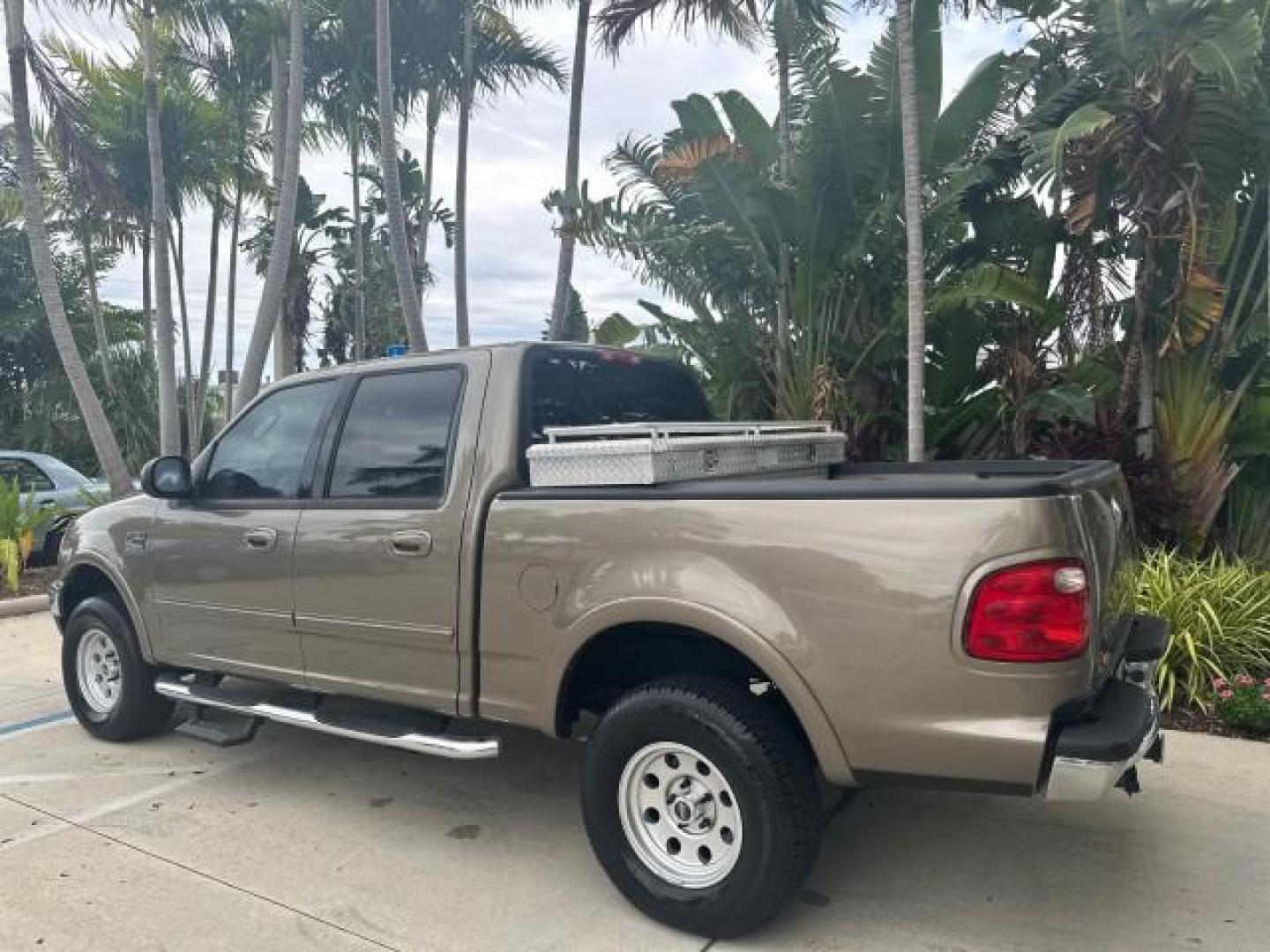 2002 Arizona Beige Metallic /Medium Parchment Ford F-150 XLT 4WD LOW MILES 73216 (1FTRW08L82K) with an 5.4L SEFI OHC V8 Triton Engine engine, Automatic transmission, located at 4701 North Dixie Hwy, Pompano Beach, FL, 33064, (954) 422-2889, 26.240938, -80.123474 - OUR WEBPAGE FLORIDACARS1.COM HAS OVER 100 PHOTOS AND FREE CARFAX LINK 2002 FORD F-150 XLT CREW CAB $ 33,320 NEW NO RECALLS VIN: 1FTRW08L82KD62296 1 F T R W 0 8 L 8 2 K D 6 2 2 9 6 CREW PICKUP 5.4L V8 F SOHC 16V GASOLINE REAR WHEEL DRIVE W/ 4X4 Top Features 4WD/AWD Running Boards Alloy Wheels Tow Hit - Photo#38