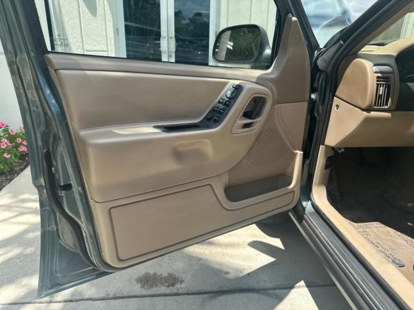 2002 Onyx Green Pearl /Sandstone Jeep Grand Cherokee 4w4 Laredo LOW MILES 87,762 (1J4GW48S42C) with an 4.0L SMFI I6 Power Tech Engine engine, Automatic transmission, located at 4701 North Dixie Hwy, Pompano Beach, FL, 33064, (954) 422-2889, 26.240938, -80.123474 - OUR WEBPAGE FLORIDACARS1.COM HAS OVER 100 PHOTOS AND FREE CARFAX LINK 2002 JEEP GRAND CHEROKEE LAREDO ROAD READY 4.0L V6 VIN: 1J4GW48S42C308150 NO ACCIDENTS 4 DOOR WAGON/SPORT UTILITY NO RECALLS 4X4 4.0L I6 F TOW PKG LOW MILES 87,762 GASOLINE POWER SEATS/MIRRORS REAR WHEEL DRIVE W/ 4X4 30 SERVICE RE - Photo#11