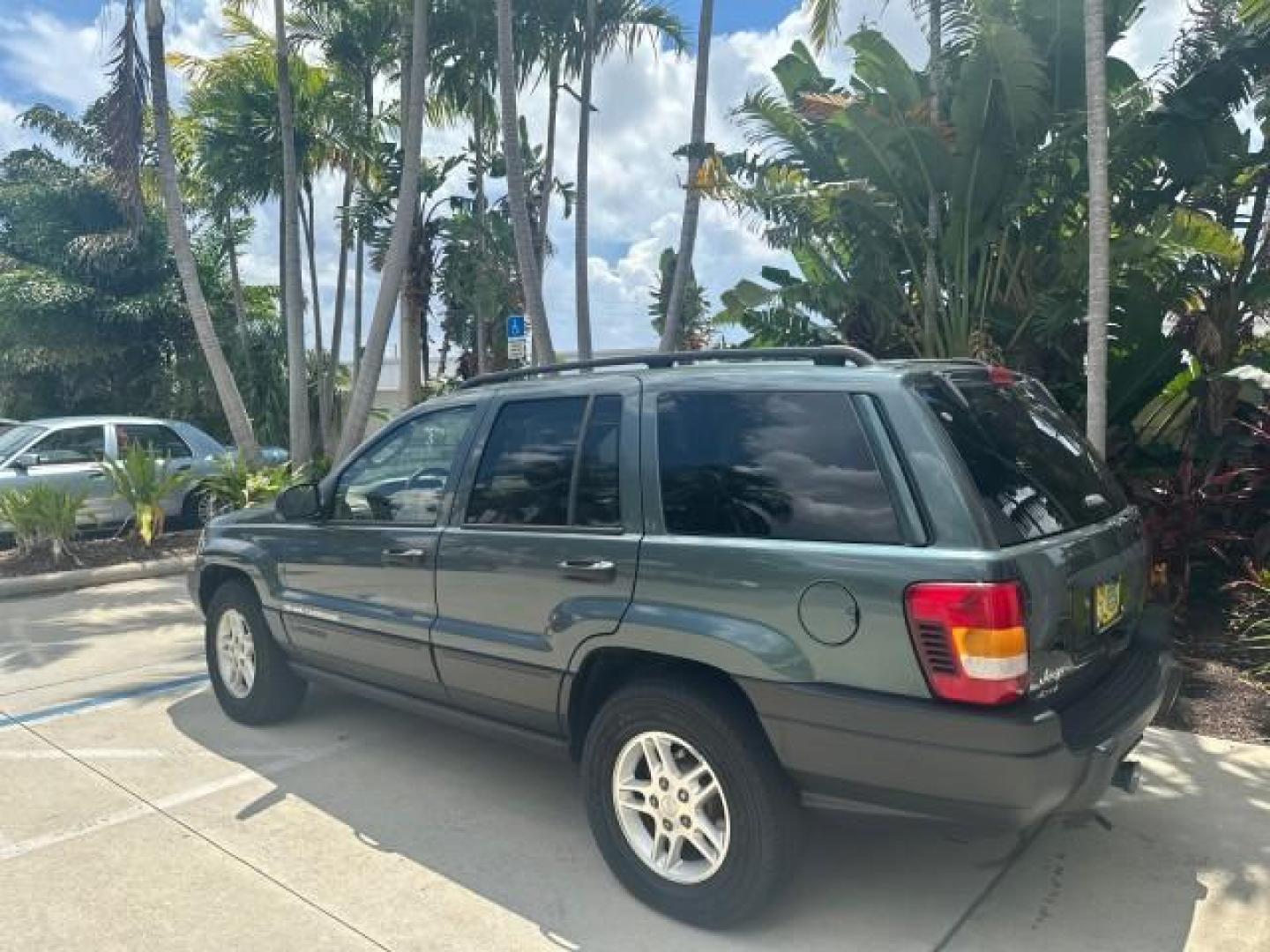 2002 Onyx Green Pearl /Sandstone Jeep Grand Cherokee 4w4 Laredo LOW MILES 87,762 (1J4GW48S42C) with an 4.0L SMFI I6 Power Tech Engine engine, Automatic transmission, located at 4701 North Dixie Hwy, Pompano Beach, FL, 33064, (954) 422-2889, 26.240938, -80.123474 - OUR WEBPAGE FLORIDACARS1.COM HAS OVER 100 PHOTOS AND FREE CARFAX LINK 2002 JEEP GRAND CHEROKEE LAREDO ROAD READY 4.0L V6 VIN: 1J4GW48S42C308150 NO ACCIDENTS 4 DOOR WAGON/SPORT UTILITY NO RECALLS 4X4 4.0L I6 F TOW PKG LOW MILES 87,762 GASOLINE POWER SEATS/MIRRORS REAR WHEEL DRIVE W/ 4X4 30 SERVICE RE - Photo#2