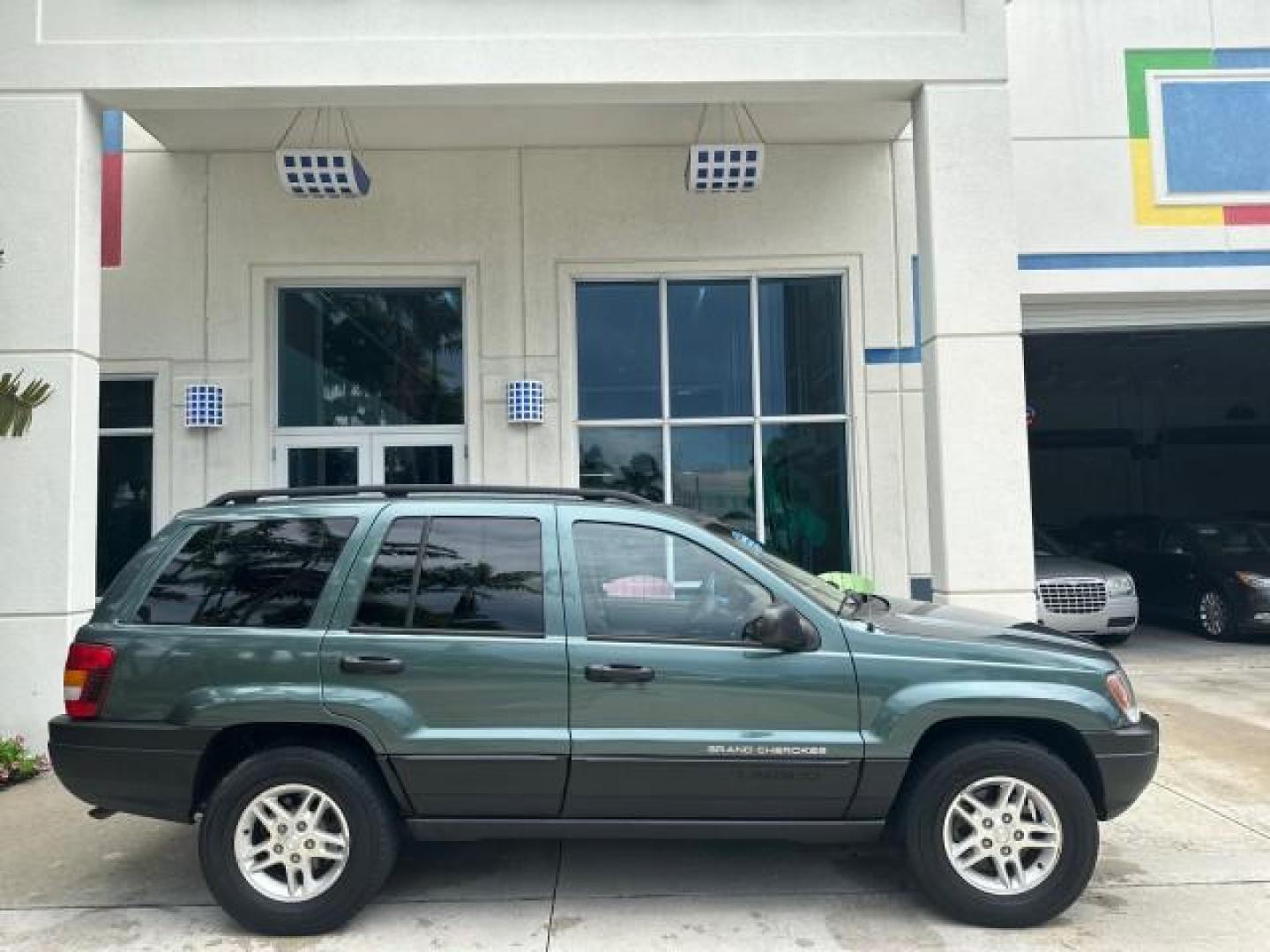 2002 Onyx Green Pearl /Sandstone Jeep Grand Cherokee 4w4 Laredo LOW MILES 87,762 (1J4GW48S42C) with an 4.0L SMFI I6 Power Tech Engine engine, Automatic transmission, located at 4701 North Dixie Hwy, Pompano Beach, FL, 33064, (954) 422-2889, 26.240938, -80.123474 - OUR WEBPAGE FLORIDACARS1.COM HAS OVER 100 PHOTOS AND FREE CARFAX LINK 2002 JEEP GRAND CHEROKEE LAREDO ROAD READY 4.0L V6 VIN: 1J4GW48S42C308150 NO ACCIDENTS 4 DOOR WAGON/SPORT UTILITY NO RECALLS 4X4 4.0L I6 F TOW PKG LOW MILES 87,762 GASOLINE POWER SEATS/MIRRORS REAR WHEEL DRIVE W/ 4X4 30 SERVICE RE - Photo#31