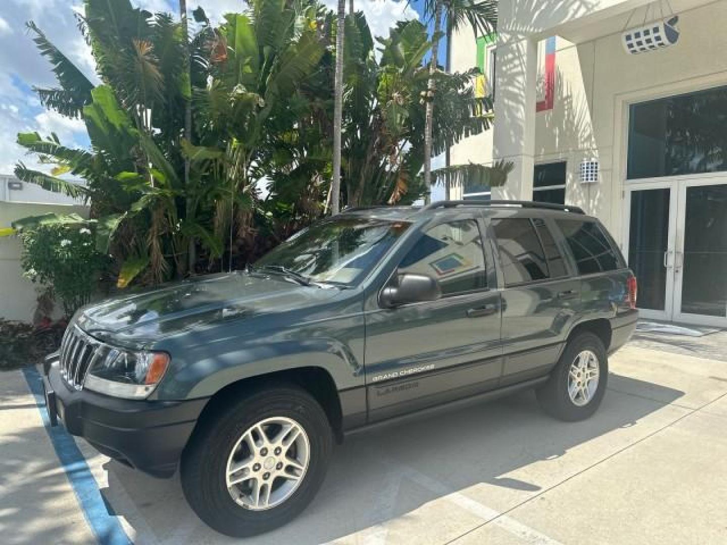 2002 Onyx Green Pearl /Sandstone Jeep Grand Cherokee 4w4 Laredo LOW MILES 87,762 (1J4GW48S42C) with an 4.0L SMFI I6 Power Tech Engine engine, Automatic transmission, located at 4701 North Dixie Hwy, Pompano Beach, FL, 33064, (954) 422-2889, 26.240938, -80.123474 - OUR WEBPAGE FLORIDACARS1.COM HAS OVER 100 PHOTOS AND FREE CARFAX LINK 2002 JEEP GRAND CHEROKEE LAREDO ROAD READY 4.0L V6 VIN: 1J4GW48S42C308150 NO ACCIDENTS 4 DOOR WAGON/SPORT UTILITY NO RECALLS 4X4 4.0L I6 F TOW PKG LOW MILES 87,762 GASOLINE POWER SEATS/MIRRORS REAR WHEEL DRIVE W/ 4X4 30 SERVICE RE - Photo#39