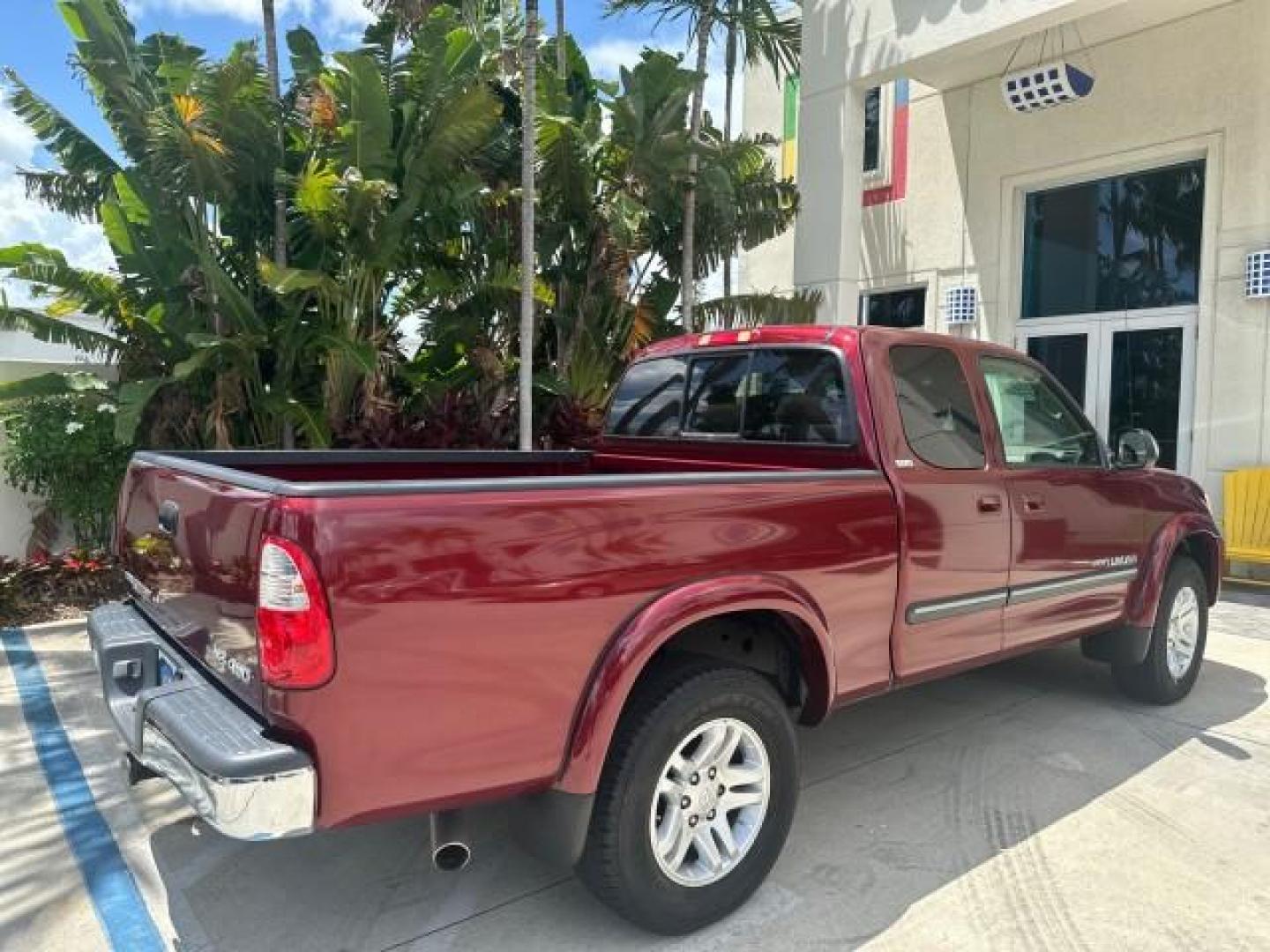 2006 Salsa Red Pearl /Taupe Toyota Tundra SR5 4WD 4 DR LOW MILES 36,414 (5TBBT44176S) with an 4.7L DOHC SEFI 32-Valve i-Force V8 Engine engine, Automatic transmission, located at 4701 North Dixie Hwy, Pompano Beach, FL, 33064, (954) 422-2889, 26.240938, -80.123474 - OUR WEBPAGE FLORIDACARS1.COM HAS OVER 100 PHOTOS AND FREE CARFAX LINK 2006 TOYOTA TUNDRA SR5 NO RECALLS VIN: 5TBBT44176S475847 5 T B B T 4 4 1 7 6 S 4 7 5 8 4 7 4 DOOR EXTENDED CAB PICKUP 4.7L V8 F DOHC 32V THE BEST ENGINE YOU WILL GO 300 ,000 MILES PLUS THE NEW ONES THE LAST 2 YEARS ENGINES BLOW UP - Photo#53