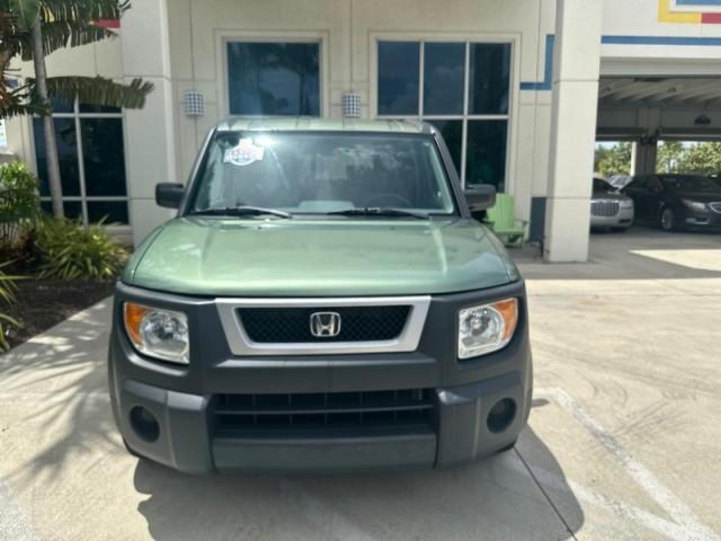 2005 Galapogos Green Metallic /Gray/Green Honda Element LX 1 FL 18 SERVICES (5J6YH18315L) with an 2.4L DOHC MPFI 16-Valve i-VTEC I4 Engine engine, Automatic transmission, located at 4701 North Dixie Hwy, Pompano Beach, FL, 33064, (954) 422-2889, 26.240938, -80.123474 - OUR WEBPAGE FLORIDACARS1.COM HAS OVER 100 PHOTOS AND FREE CARFAX LINK 2005 HONDA ELEMENT LX VIN: 5J6YH18315L000038 5 J 6 Y H 1 8 3 1 5 L 0 0 0 0 3 8 4 DOOR WAGON/SPORT UTILITY 2.4L I4 F DOHC 16V GASOLINE FRONT WHEEL DRIVE THIS IS ONE OF THE NICEST HONDA S WE HAVE EVER LISTED RETIREE 1 OWNER FLORIDA - Photo#43