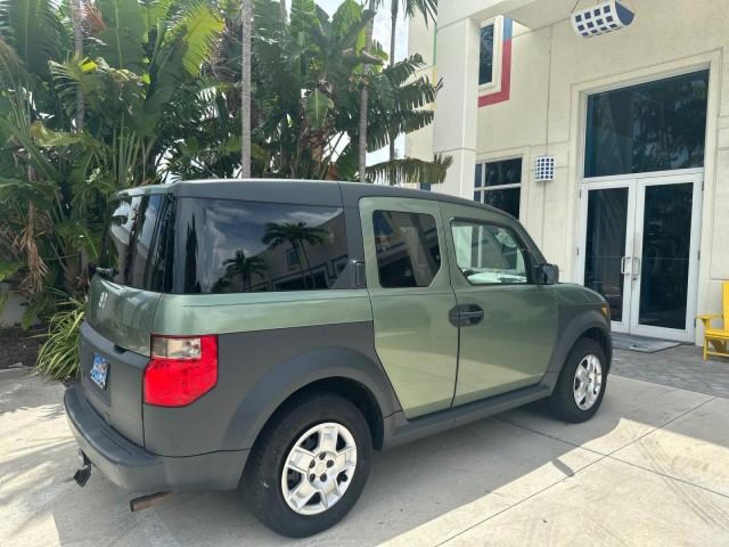 2005 Galapogos Green Metallic /Gray/Green Honda Element LX 1 FL 18 SERVICES (5J6YH18315L) with an 2.4L DOHC MPFI 16-Valve i-VTEC I4 Engine engine, Automatic transmission, located at 4701 North Dixie Hwy, Pompano Beach, FL, 33064, (954) 422-2889, 26.240938, -80.123474 - OUR WEBPAGE FLORIDACARS1.COM HAS OVER 100 PHOTOS AND FREE CARFAX LINK 2005 HONDA ELEMENT LX VIN: 5J6YH18315L000038 5 J 6 Y H 1 8 3 1 5 L 0 0 0 0 3 8 4 DOOR WAGON/SPORT UTILITY 2.4L I4 F DOHC 16V GASOLINE FRONT WHEEL DRIVE THIS IS ONE OF THE NICEST HONDA S WE HAVE EVER LISTED RETIREE 1 OWNER FLORIDA - Photo#45