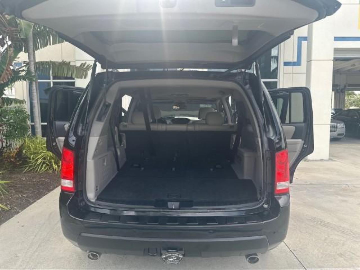 2011 Crystal Black Pearl /Gray Honda Pilot Touring 1 OWNER FL LOW MILES 37,711 (5FNYF3H9XBB) with an 3.5L SOHC MPFI 24-Valve i-VTEC V6 Engine engine, Automatic transmission, located at 4701 North Dixie Hwy, Pompano Beach, FL, 33064, (954) 422-2889, 26.240938, -80.123474 - OUR WEBPAGE FLORIDACARS1.COM HAS OVER 100 PHOTOS AND FREE CARFAX LINK 2011 HONDA PILOT TOURING VIN: 5FNYF3H9XBB047398 5 F N Y F 3 H 9 X B B 0 4 7 3 9 8 4 DOOR WAGON/SPORT UTILITY 3.5L V6 F SOHC 24V GASOLINE FRONT WHEEL DRIVE FLORIDA OWNER 3 ROW SEATS Alloy Wheels Anti-Theft System Automatic Climate - Photo#9