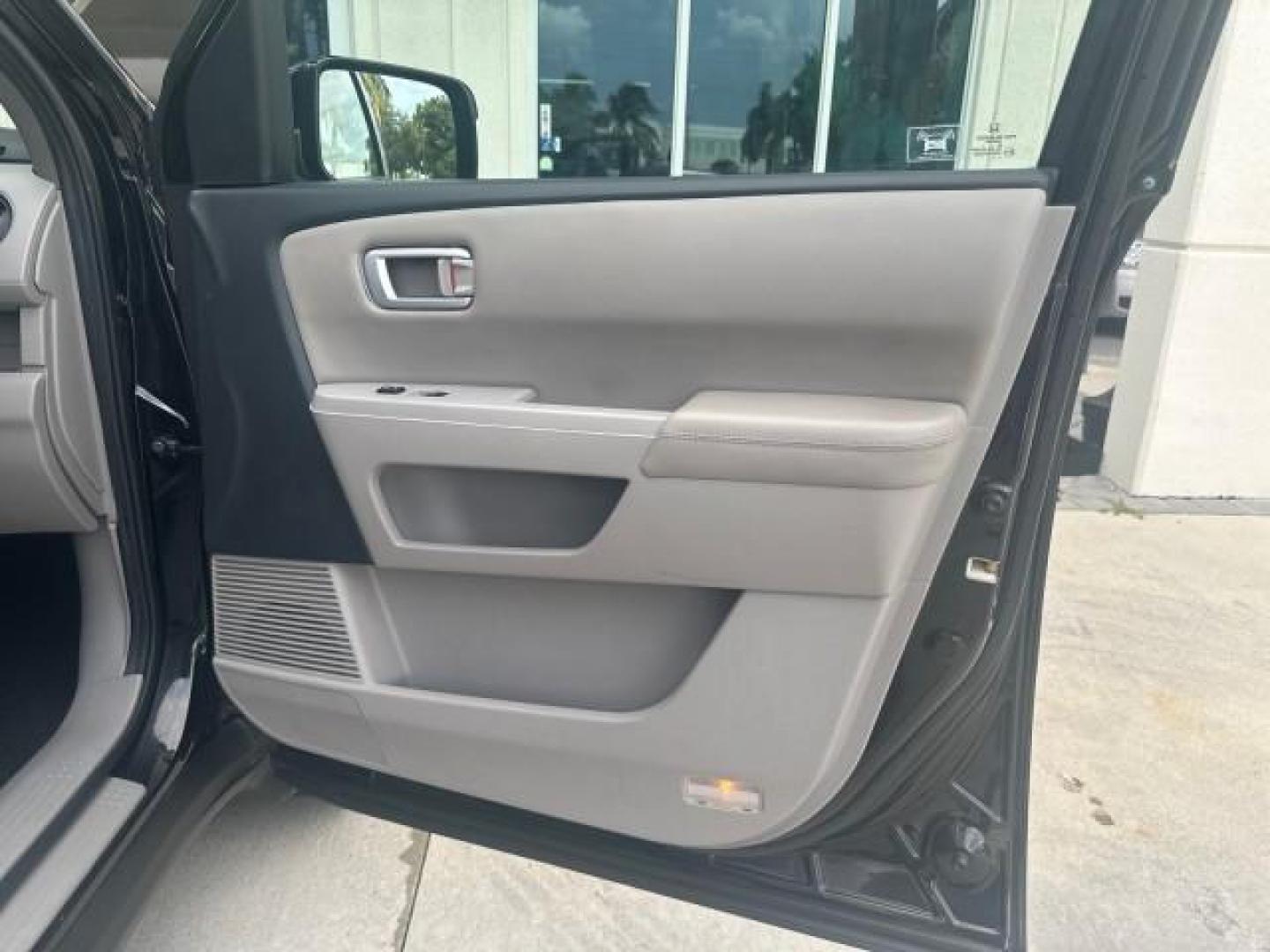 2011 Crystal Black Pearl /Gray Honda Pilot Touring 1 OWNER FL LOW MILES 37,711 (5FNYF3H9XBB) with an 3.5L SOHC MPFI 24-Valve i-VTEC V6 Engine engine, Automatic transmission, located at 4701 North Dixie Hwy, Pompano Beach, FL, 33064, (954) 422-2889, 26.240938, -80.123474 - OUR WEBPAGE FLORIDACARS1.COM HAS OVER 100 PHOTOS AND FREE CARFAX LINK 2011 HONDA PILOT TOURING VIN: 5FNYF3H9XBB047398 5 F N Y F 3 H 9 X B B 0 4 7 3 9 8 4 DOOR WAGON/SPORT UTILITY 3.5L V6 F SOHC 24V GASOLINE FRONT WHEEL DRIVE FLORIDA OWNER 3 ROW SEATS Alloy Wheels Anti-Theft System Automatic Climate - Photo#11