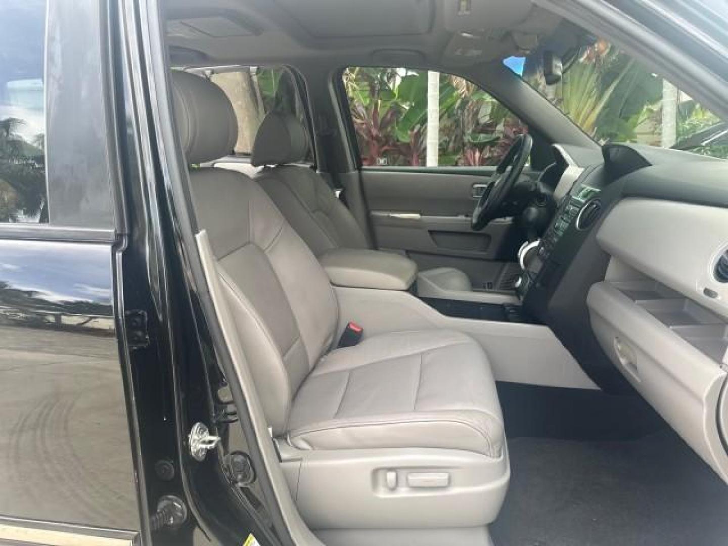 2011 Crystal Black Pearl /Gray Honda Pilot Touring 1 OWNER FL LOW MILES 37,711 (5FNYF3H9XBB) with an 3.5L SOHC MPFI 24-Valve i-VTEC V6 Engine engine, Automatic transmission, located at 4701 North Dixie Hwy, Pompano Beach, FL, 33064, (954) 422-2889, 26.240938, -80.123474 - OUR WEBPAGE FLORIDACARS1.COM HAS OVER 100 PHOTOS AND FREE CARFAX LINK 2011 HONDA PILOT TOURING VIN: 5FNYF3H9XBB047398 5 F N Y F 3 H 9 X B B 0 4 7 3 9 8 4 DOOR WAGON/SPORT UTILITY 3.5L V6 F SOHC 24V GASOLINE FRONT WHEEL DRIVE FLORIDA OWNER 3 ROW SEATS Alloy Wheels Anti-Theft System Automatic Climate - Photo#12