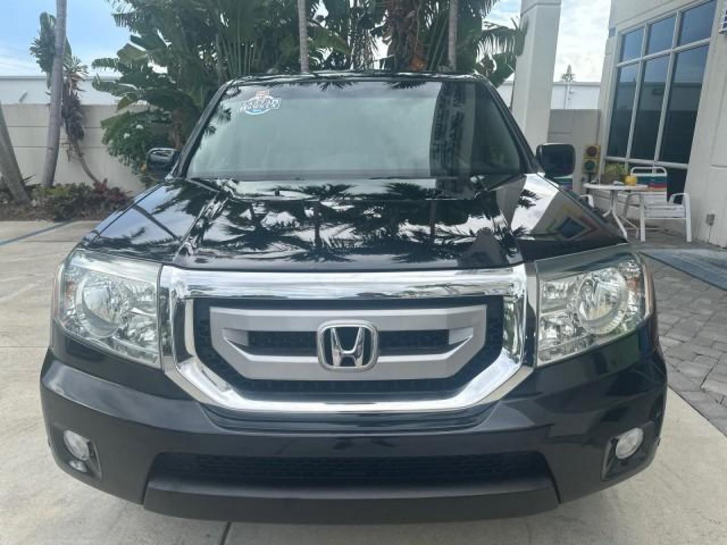 2011 Crystal Black Pearl /Gray Honda Pilot Touring 1 OWNER FL LOW MILES 37,711 (5FNYF3H9XBB) with an 3.5L SOHC MPFI 24-Valve i-VTEC V6 Engine engine, Automatic transmission, located at 4701 North Dixie Hwy, Pompano Beach, FL, 33064, (954) 422-2889, 26.240938, -80.123474 - OUR WEBPAGE FLORIDACARS1.COM HAS OVER 100 PHOTOS AND FREE CARFAX LINK 2011 HONDA PILOT TOURING VIN: 5FNYF3H9XBB047398 5 F N Y F 3 H 9 X B B 0 4 7 3 9 8 4 DOOR WAGON/SPORT UTILITY 3.5L V6 F SOHC 24V GASOLINE FRONT WHEEL DRIVE FLORIDA OWNER 3 ROW SEATS Alloy Wheels Anti-Theft System Automatic Climate - Photo#30