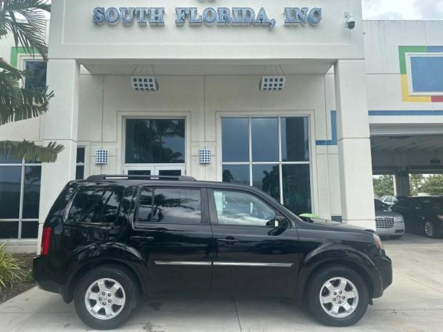 2011 Crystal Black Pearl /Gray Honda Pilot Touring 1 OWNER FL LOW MILES 37,711 (5FNYF3H9XBB) with an 3.5L SOHC MPFI 24-Valve i-VTEC V6 Engine engine, Automatic transmission, located at 4701 North Dixie Hwy, Pompano Beach, FL, 33064, (954) 422-2889, 26.240938, -80.123474 - OUR WEBPAGE FLORIDACARS1.COM HAS OVER 100 PHOTOS AND FREE CARFAX LINK 2011 HONDA PILOT TOURING VIN: 5FNYF3H9XBB047398 5 F N Y F 3 H 9 X B B 0 4 7 3 9 8 4 DOOR WAGON/SPORT UTILITY 3.5L V6 F SOHC 24V GASOLINE FRONT WHEEL DRIVE FLORIDA OWNER 3 ROW SEATS Alloy Wheels Anti-Theft System Automatic Climate - Photo#33