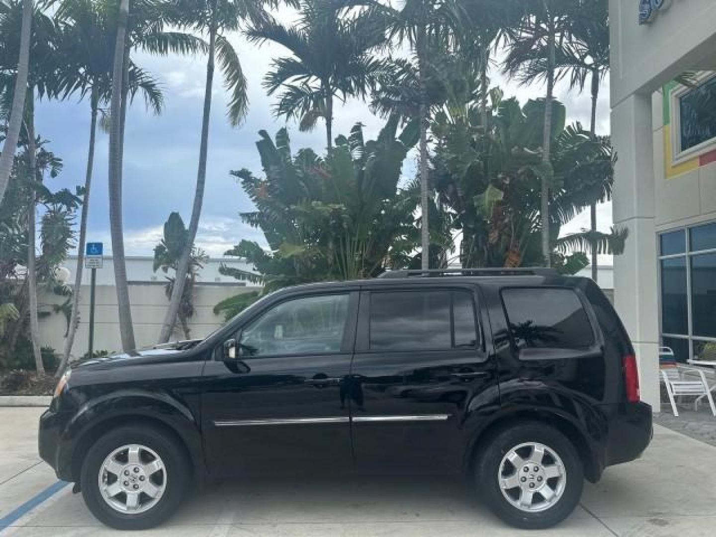 2011 Crystal Black Pearl /Gray Honda Pilot Touring 1 OWNER FL LOW MILES 37,711 (5FNYF3H9XBB) with an 3.5L SOHC MPFI 24-Valve i-VTEC V6 Engine engine, Automatic transmission, located at 4701 North Dixie Hwy, Pompano Beach, FL, 33064, (954) 422-2889, 26.240938, -80.123474 - OUR WEBPAGE FLORIDACARS1.COM HAS OVER 100 PHOTOS AND FREE CARFAX LINK 2011 HONDA PILOT TOURING VIN: 5FNYF3H9XBB047398 5 F N Y F 3 H 9 X B B 0 4 7 3 9 8 4 DOOR WAGON/SPORT UTILITY 3.5L V6 F SOHC 24V GASOLINE FRONT WHEEL DRIVE FLORIDA OWNER 3 ROW SEATS Alloy Wheels Anti-Theft System Automatic Climate - Photo#36