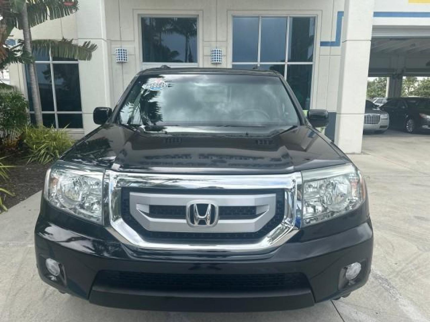 2011 Crystal Black Pearl /Gray Honda Pilot Touring 1 OWNER FL LOW MILES 37,711 (5FNYF3H9XBB) with an 3.5L SOHC MPFI 24-Valve i-VTEC V6 Engine engine, Automatic transmission, located at 4701 North Dixie Hwy, Pompano Beach, FL, 33064, (954) 422-2889, 26.240938, -80.123474 - OUR WEBPAGE FLORIDACARS1.COM HAS OVER 100 PHOTOS AND FREE CARFAX LINK 2011 HONDA PILOT TOURING VIN: 5FNYF3H9XBB047398 5 F N Y F 3 H 9 X B B 0 4 7 3 9 8 4 DOOR WAGON/SPORT UTILITY 3.5L V6 F SOHC 24V GASOLINE FRONT WHEEL DRIVE FLORIDA OWNER 3 ROW SEATS Alloy Wheels Anti-Theft System Automatic Climate - Photo#43