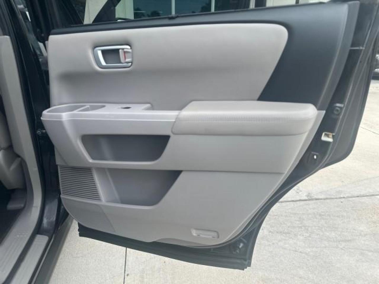 2011 Crystal Black Pearl /Gray Honda Pilot Touring 1 OWNER FL LOW MILES 37,711 (5FNYF3H9XBB) with an 3.5L SOHC MPFI 24-Valve i-VTEC V6 Engine engine, Automatic transmission, located at 4701 North Dixie Hwy, Pompano Beach, FL, 33064, (954) 422-2889, 26.240938, -80.123474 - OUR WEBPAGE FLORIDACARS1.COM HAS OVER 100 PHOTOS AND FREE CARFAX LINK 2011 HONDA PILOT TOURING VIN: 5FNYF3H9XBB047398 5 F N Y F 3 H 9 X B B 0 4 7 3 9 8 4 DOOR WAGON/SPORT UTILITY 3.5L V6 F SOHC 24V GASOLINE FRONT WHEEL DRIVE FLORIDA OWNER 3 ROW SEATS Alloy Wheels Anti-Theft System Automatic Climate - Photo#60