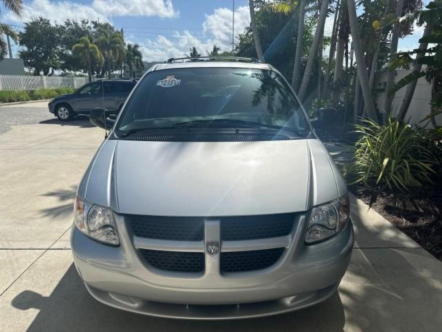 2003 Bright Silver Metallic /Taupe Dodge Caravan EX 1 OWNER FL LOW MILES 58,965 (2D4GP74L93R) with an 3.8L SMPI V6 Engine engine, Automatic transmission, located at 4701 North Dixie Hwy, Pompano Beach, FL, 33064, (954) 422-2889, 26.240938, -80.123474 - OUR WEBPAGE FLORIDACARS1.COM HAS OVER 100 PHOTOS AND FREE CARFAX LINK 2003 DODGE GRAND CARAVAN EX NO RECALLS VIN: 2D4GP74L93R244217 2 D 4 G P 7 4 L 9 3 R 2 4 4 2 1 7 VAN 3.8L V6 F OHV 12V GASOLINE FRONT WHEEL DRIVE NO RECALLS Top Features Alloy Wheels Quad Seats Cloth Seats Rear Air Conditioning Pow - Photo#50