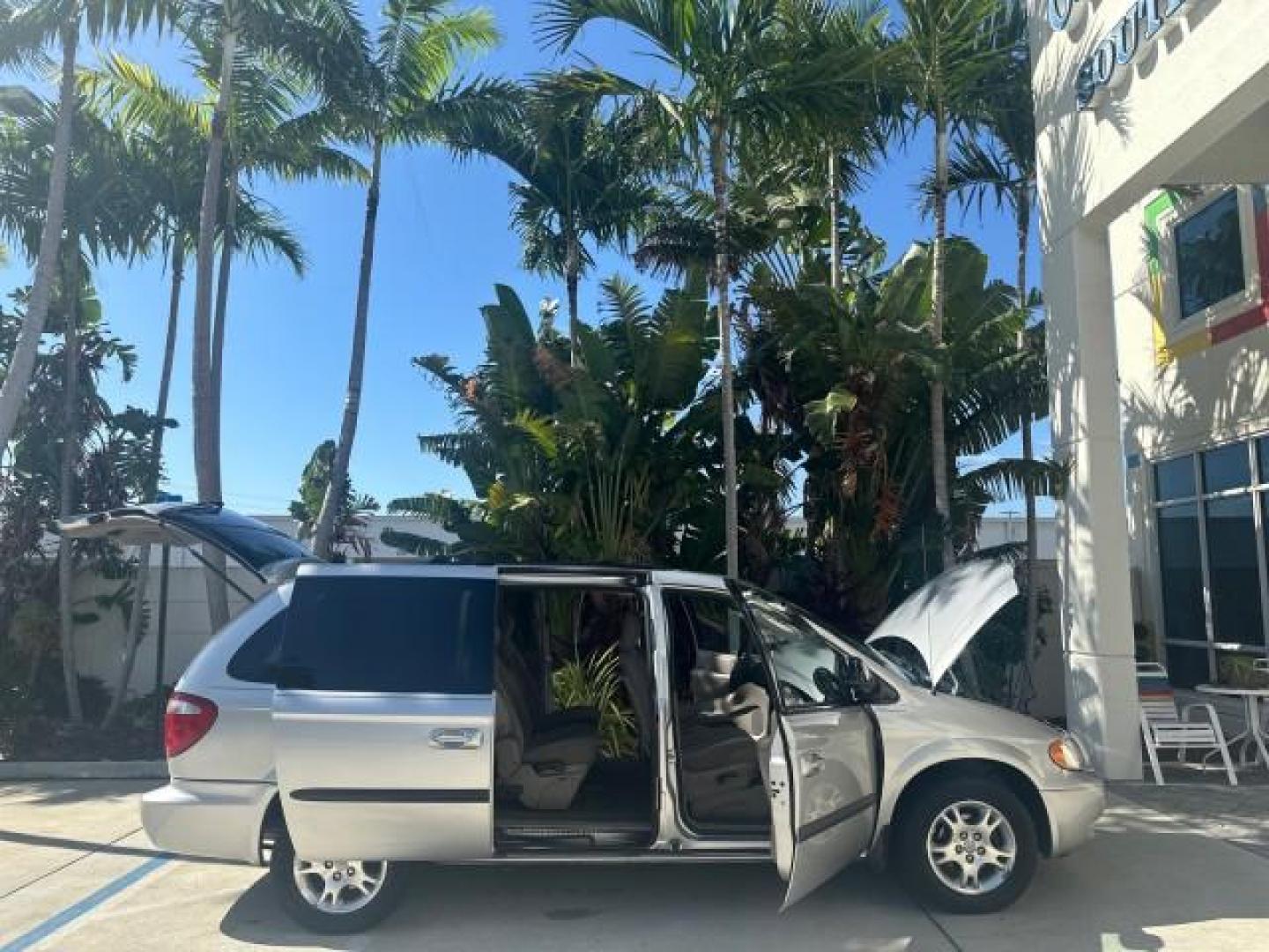 2003 Bright Silver Metallic /Taupe Dodge Caravan EX 1 OWNER FL LOW MILES 58,965 (2D4GP74L93R) with an 3.8L SMPI V6 Engine engine, Automatic transmission, located at 4701 North Dixie Hwy, Pompano Beach, FL, 33064, (954) 422-2889, 26.240938, -80.123474 - OUR WEBPAGE FLORIDACARS1.COM HAS OVER 100 PHOTOS AND FREE CARFAX LINK 2003 DODGE GRAND CARAVAN EX NO RECALLS VIN: 2D4GP74L93R244217 2 D 4 G P 7 4 L 9 3 R 2 4 4 2 1 7 VAN 3.8L V6 F OHV 12V GASOLINE FRONT WHEEL DRIVE NO RECALLS Top Features Alloy Wheels Quad Seats Cloth Seats Rear Air Conditioning Pow - Photo#6