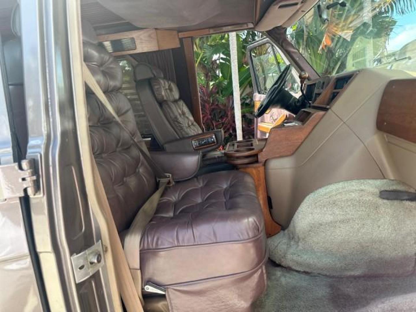 1992 GREY /GREY GMC Vandura HI TOP CONVERSION LOW MILES 33,049 (2GDEG25K8N4) with an 4.3L EFI V6 Engine engine, Automatic transmission, located at 4701 North Dixie Hwy, Pompano Beach, FL, 33064, (954) 422-2889, 26.240938, -80.123474 - OUR WEBPAGE FLORIDACARS1.COM HAS OVER 100 PHOTOS AND FREE CARFAX LINK 1992 GMC RALLY/VANDURA G2500 HI TOP STARCRAFT CONVERSION 5.7 V8 VIN: 2GDEG25K8N4519763 2 G D E G 2 5 K 8 N 4 5 1 9 7 6 3 VAN 5.7L V8 F GASOLINE REAR WHEEL DRIVE 33,049 ACTUAL MILES 1 OWNER A TRUE CLASSIC THIS VAN IS NOT RUSTY THIS - Photo#13