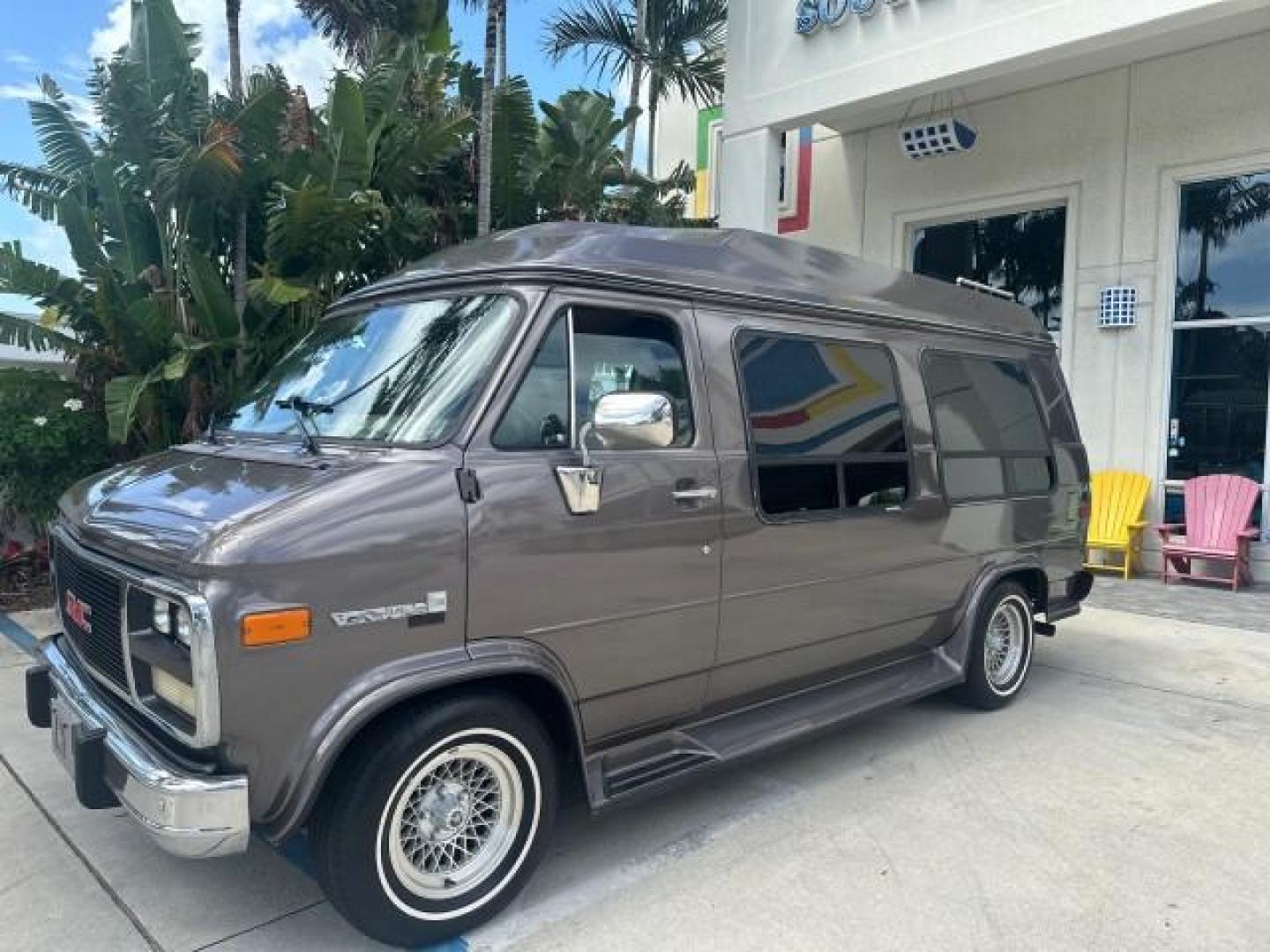 1992 GREY /GREY GMC Vandura HI TOP CONVERSION LOW MILES 33,049 (2GDEG25K8N4) with an 4.3L EFI V6 Engine engine, Automatic transmission, located at 4701 North Dixie Hwy, Pompano Beach, FL, 33064, (954) 422-2889, 26.240938, -80.123474 - OUR WEBPAGE FLORIDACARS1.COM HAS OVER 100 PHOTOS AND FREE CARFAX LINK 1992 GMC RALLY/VANDURA G2500 HI TOP STARCRAFT CONVERSION 5.7 V8 VIN: 2GDEG25K8N4519763 2 G D E G 2 5 K 8 N 4 5 1 9 7 6 3 VAN 5.7L V8 F GASOLINE REAR WHEEL DRIVE 33,049 ACTUAL MILES 1 OWNER A TRUE CLASSIC THIS VAN IS NOT RUSTY THIS - Photo#1