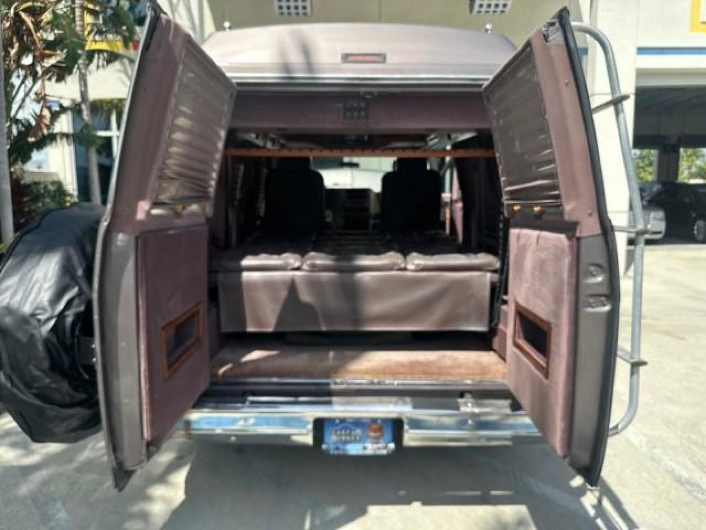 1992 GREY /GREY GMC Vandura HI TOP CONVERSION LOW MILES 33,049 (2GDEG25K8N4) with an 4.3L EFI V6 Engine engine, Automatic transmission, located at 4701 North Dixie Hwy, Pompano Beach, FL, 33064, (954) 422-2889, 26.240938, -80.123474 - OUR WEBPAGE FLORIDACARS1.COM HAS OVER 100 PHOTOS AND FREE CARFAX LINK 1992 GMC RALLY/VANDURA G2500 HI TOP STARCRAFT CONVERSION 5.7 V8 VIN: 2GDEG25K8N4519763 2 G D E G 2 5 K 8 N 4 5 1 9 7 6 3 VAN 5.7L V8 F GASOLINE REAR WHEEL DRIVE 33,049 ACTUAL MILES 1 OWNER A TRUE CLASSIC THIS VAN IS NOT RUSTY THIS - Photo#55