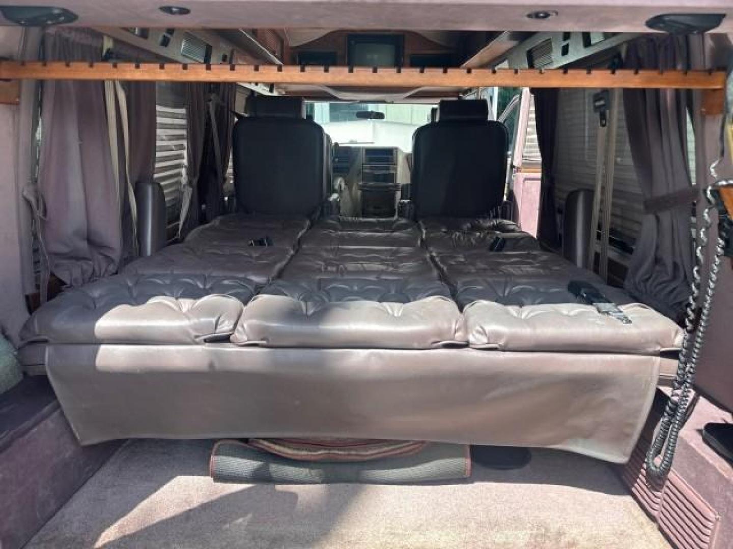 1992 GREY /GREY GMC Vandura HI TOP CONVERSION LOW MILES 33,049 (2GDEG25K8N4) with an 4.3L EFI V6 Engine engine, Automatic transmission, located at 4701 North Dixie Hwy, Pompano Beach, FL, 33064, (954) 422-2889, 26.240938, -80.123474 - OUR WEBPAGE FLORIDACARS1.COM HAS OVER 100 PHOTOS AND FREE CARFAX LINK 1992 GMC RALLY/VANDURA G2500 HI TOP STARCRAFT CONVERSION 5.7 V8 VIN: 2GDEG25K8N4519763 2 G D E G 2 5 K 8 N 4 5 1 9 7 6 3 VAN 5.7L V8 F GASOLINE REAR WHEEL DRIVE 33,049 ACTUAL MILES 1 OWNER A TRUE CLASSIC THIS VAN IS NOT RUSTY THIS - Photo#58