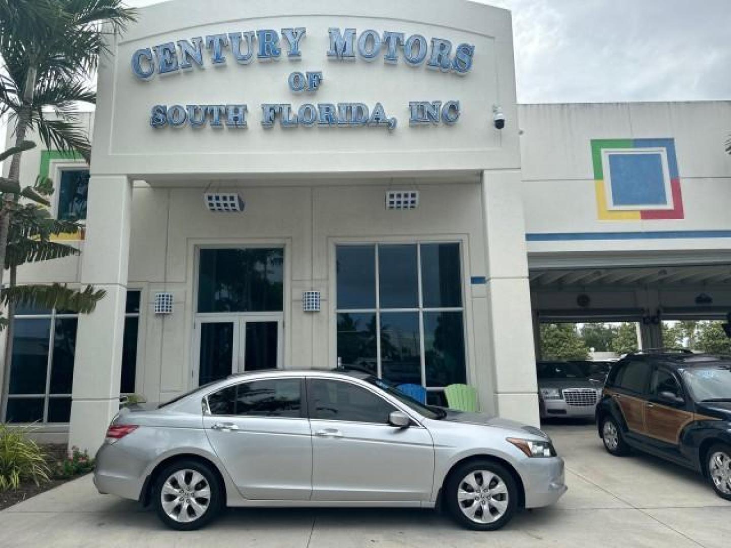 2008 Alabaster Silver Metallic /Gray Honda Accord Sdn EX LOW MILES 53,202 (1HGCP36728A) with an 3.5L SOHC MPFI 24-Valve i-VTEC V6 Engine engine, Automatic transmission, located at 4701 North Dixie Hwy, Pompano Beach, FL, 33064, (954) 422-2889, 26.240938, -80.123474 - OUR WEBPAGE FLORIDACARS1.COM HAS OVER 100 PHOTOS AND FREE CARFAX LINK 2008 HONDA ACCORD EX V6 NO RECALLS VIN: 1HGCP36728A022281 1 H G C P 3 6 7 2 8 A 0 2 2 2 8 1 SEDAN 4 DR 3.5L V6 F SOHC 24V GASOLINE FRONT WHEEL DRIVE Top Features Alloy Wheels Cloth Seats Sunroof(s) Basic Features ABS Brakes Auxili - Photo#35