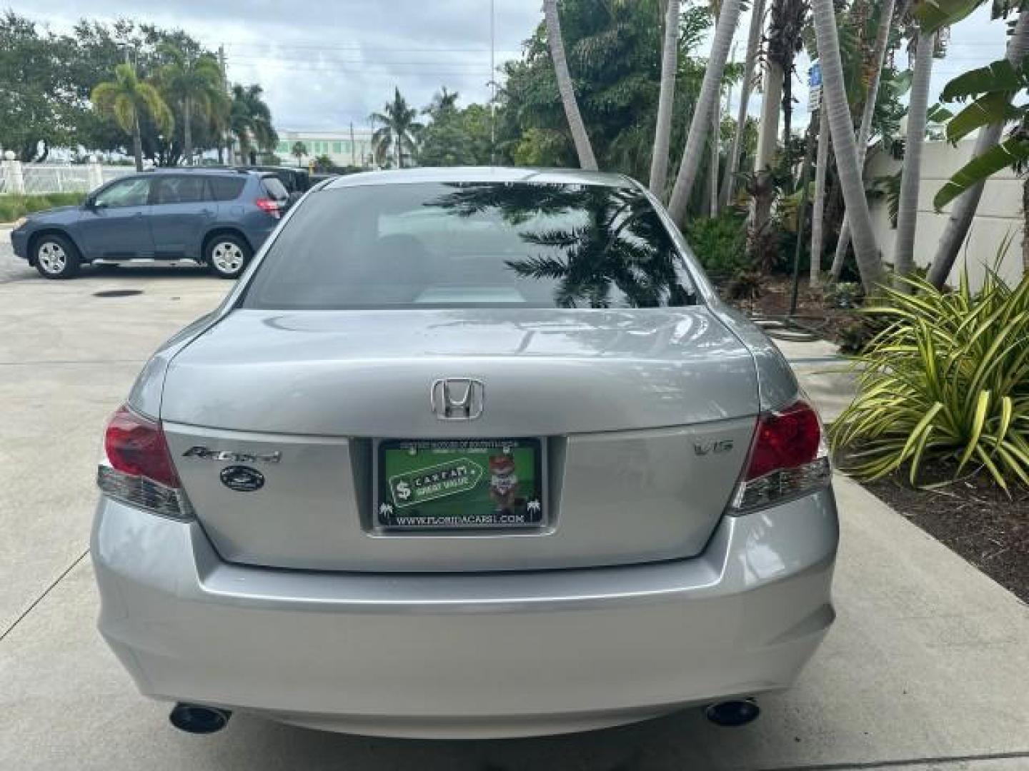 2008 Alabaster Silver Metallic /Gray Honda Accord Sdn EX LOW MILES 53,202 (1HGCP36728A) with an 3.5L SOHC MPFI 24-Valve i-VTEC V6 Engine engine, Automatic transmission, located at 4701 North Dixie Hwy, Pompano Beach, FL, 33064, (954) 422-2889, 26.240938, -80.123474 - OUR WEBPAGE FLORIDACARS1.COM HAS OVER 100 PHOTOS AND FREE CARFAX LINK 2008 HONDA ACCORD EX V6 NO RECALLS VIN: 1HGCP36728A022281 1 H G C P 3 6 7 2 8 A 0 2 2 2 8 1 SEDAN 4 DR 3.5L V6 F SOHC 24V GASOLINE FRONT WHEEL DRIVE Top Features Alloy Wheels Cloth Seats Sunroof(s) Basic Features ABS Brakes Auxili - Photo#3