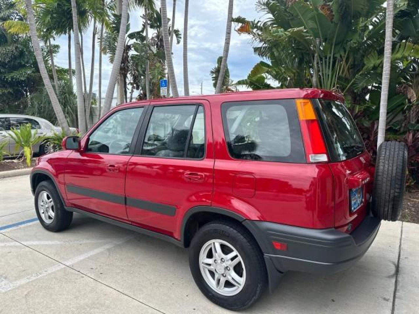 1998 San Marino Red /Gray Honda CR-V EX 4WD 1 OWNER FL LOW MILES 63,744 (JHLRD186XWC) with an 2.0L DOHC Aluminum Alloy 16-Valve I4 Engine 1998 engine, Automatic transmission, located at 4701 North Dixie Hwy, Pompano Beach, FL, 33064, (954) 422-2889, 26.240938, -80.123474 - OUR WEBPAGE FLORIDACARS1.COM HAS OVER 100 PHOTOS AND FREE CARFAX LINK 1998 HONDA CR-V EX VIN: JHLRD186XWC055088 J H L R D 1 8 6 X W C 0 5 5 0 8 8 4 DOOR WAGON/SPORT UTILITY 2.0L I4 F SOHC 16V GASOLINE ALL WHEEL DRIVE 54,819 Leadfoot Linda's, Inc. Avon, Colorado Avon, CO Avon, Colorado 970-476-1810 l - Photo#40