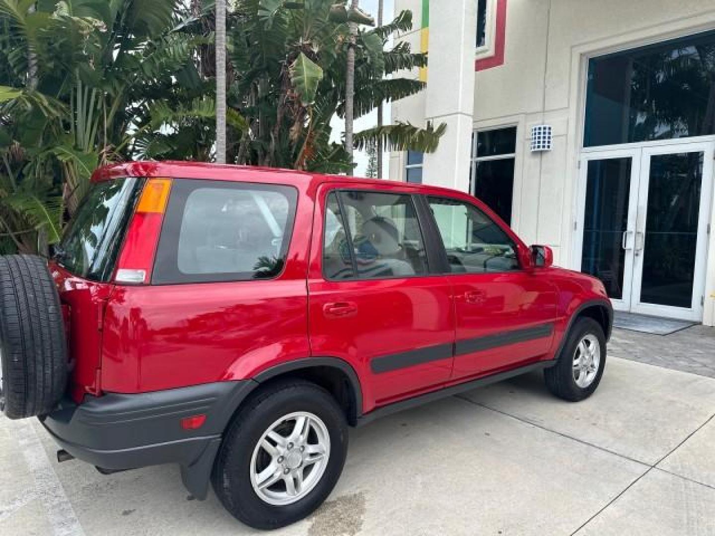 1998 San Marino Red /Gray Honda CR-V EX 4WD 1 OWNER FL LOW MILES 63,744 (JHLRD186XWC) with an 2.0L DOHC Aluminum Alloy 16-Valve I4 Engine 1998 engine, Automatic transmission, located at 4701 North Dixie Hwy, Pompano Beach, FL, 33064, (954) 422-2889, 26.240938, -80.123474 - OUR WEBPAGE FLORIDACARS1.COM HAS OVER 100 PHOTOS AND FREE CARFAX LINK 1998 HONDA CR-V EX VIN: JHLRD186XWC055088 J H L R D 1 8 6 X W C 0 5 5 0 8 8 4 DOOR WAGON/SPORT UTILITY 2.0L I4 F SOHC 16V GASOLINE ALL WHEEL DRIVE 54,819 Leadfoot Linda's, Inc. Avon, Colorado Avon, CO Avon, Colorado 970-476-1810 l - Photo#5