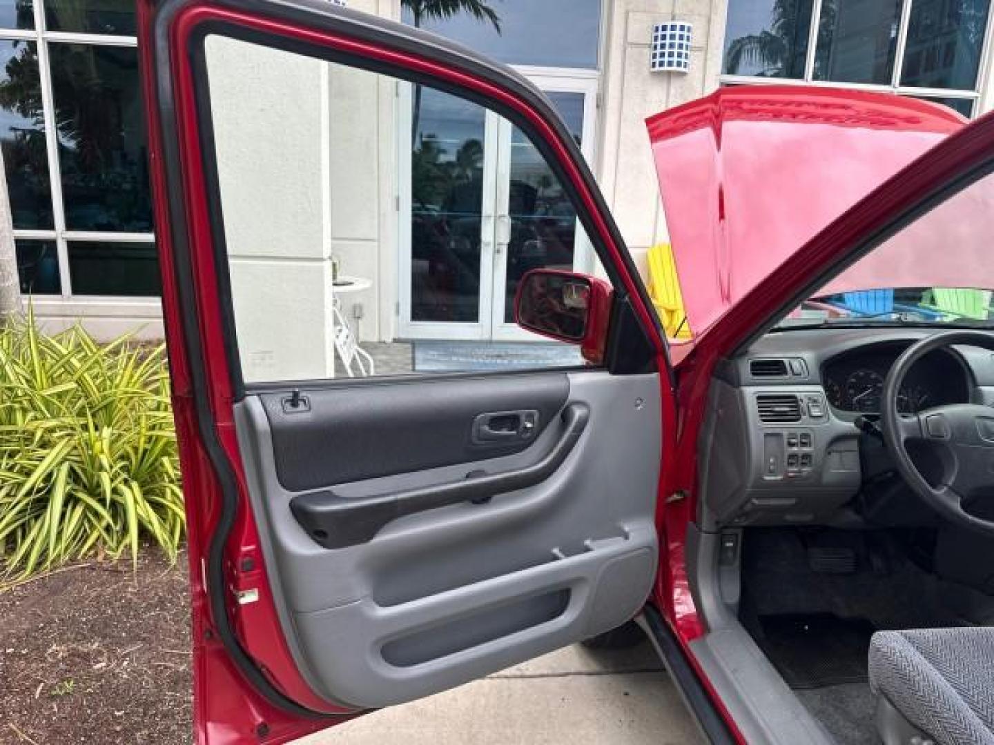 1998 San Marino Red /Gray Honda CR-V EX 4WD 1 OWNER FL LOW MILES 63,744 (JHLRD186XWC) with an 2.0L DOHC Aluminum Alloy 16-Valve I4 Engine 1998 engine, Automatic transmission, located at 4701 North Dixie Hwy, Pompano Beach, FL, 33064, (954) 422-2889, 26.240938, -80.123474 - OUR WEBPAGE FLORIDACARS1.COM HAS OVER 100 PHOTOS AND FREE CARFAX LINK 1998 HONDA CR-V EX VIN: JHLRD186XWC055088 J H L R D 1 8 6 X W C 0 5 5 0 8 8 4 DOOR WAGON/SPORT UTILITY 2.0L I4 F SOHC 16V GASOLINE ALL WHEEL DRIVE 54,819 Leadfoot Linda's, Inc. Avon, Colorado Avon, CO Avon, Colorado 970-476-1810 l - Photo#61