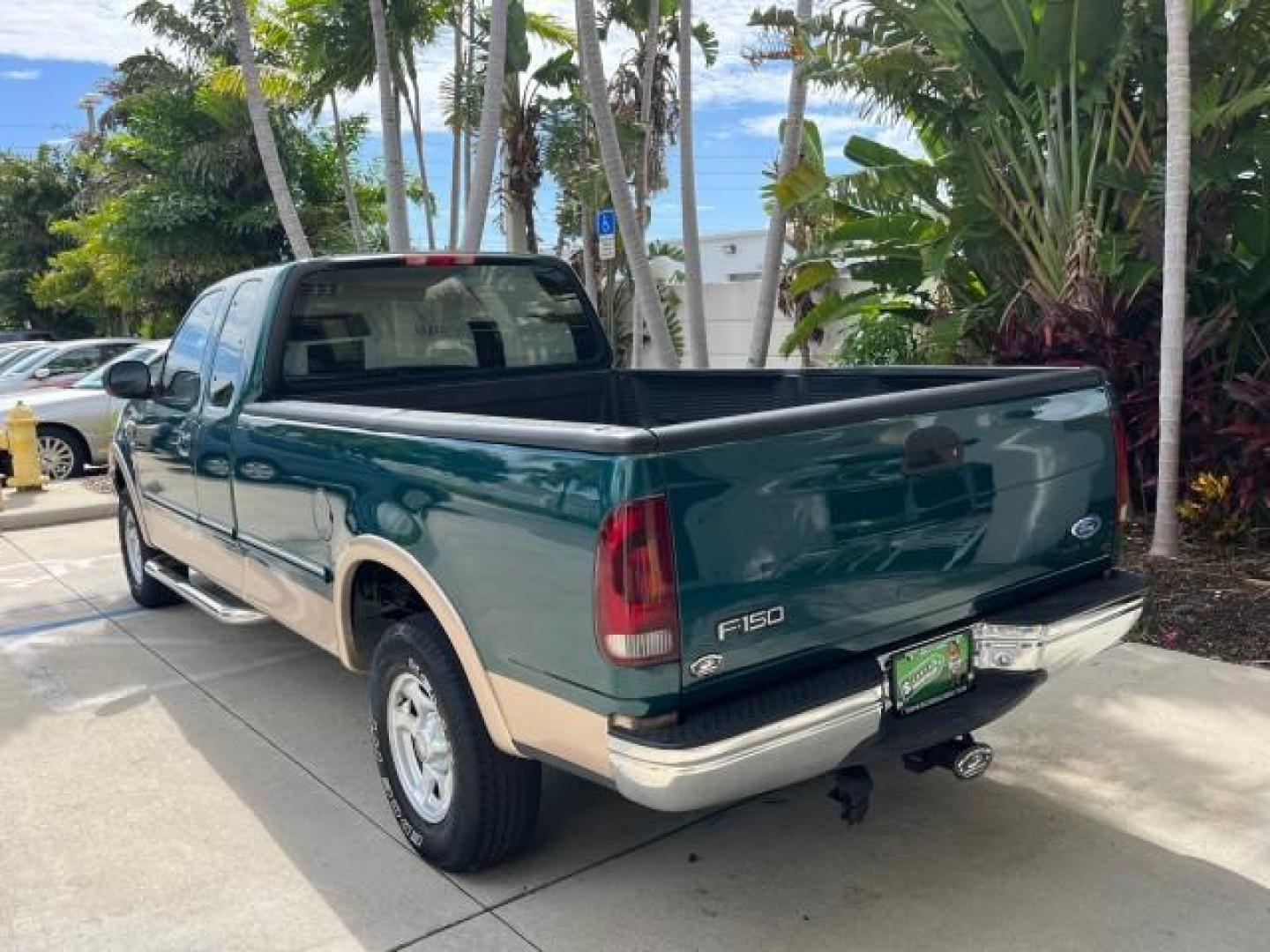 1997 Pacific Green (CC/Met) /Medium Prarie Tan Ford F-150 4WD Lariat LOW MILES 89,299 (1FTDX1860VK) with an 4.6L EFI OHC V8 Triton Engine engine, Automatic transmission, located at 4701 North Dixie Hwy, Pompano Beach, FL, 33064, (954) 422-2889, 26.240938, -80.123474 - OUR WEBPAGE FLORIDACARS1.COM HAS OVER 100 PHOTOS AND FREE CARFAX LINK 1997 FORD F-150 ROAD READY WORK READY VIN: 1FTDX1860VKA73358 NO ACCIDENTS 4X4 3 DOOR EXTENDED CAB PICKUP NO RECALLS 4.6L V8 4.6L V8 F 4X4 FLORIDA OWNER GASOLINE 20 SERVICE RECORDS POWER LEATHER SEATS REAR WHEEL DRIVE W/ 4X4 8 FT B - Photo#90