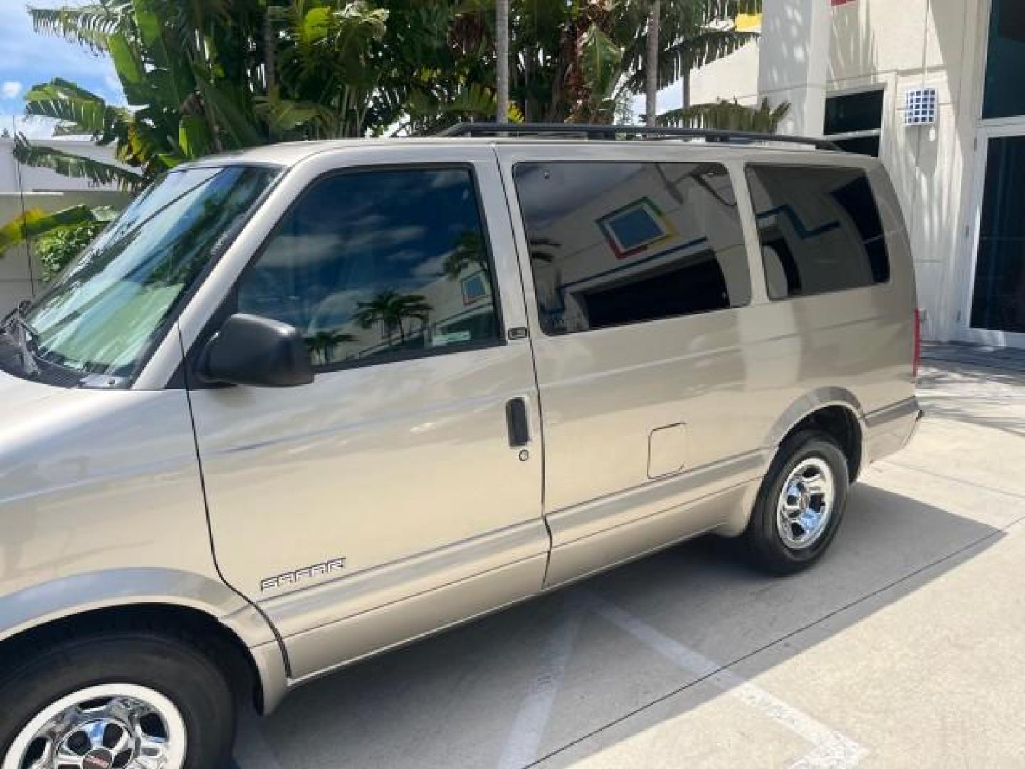 2002 Storm Gray Metallic /Pewter GMC Safari Passenger 7 PASS LOW MILES 58,918 (1GKDM19XX2B) with an 4.3L Vortec 4300 SFI V6 Engine engine, Automatic transmission, located at 4701 North Dixie Hwy, Pompano Beach, FL, 33064, (954) 422-2889, 26.240938, -80.123474 - OUR WEBPAGE FLORIDACARS1.COM HAS OVER 100 PHOTOS AND FREE CARFAX LINK 2002 GMC SAFARI SLE ROAD READY 4.3L V6 VIN: 1GKDM19XX2B506507 NO RECALLS VAN 1 OWNER SLE 4.3L V6 F OHV 12V LOW MILES 58,918 GASOLINE 7 PASSANGER REAR WHEEL DRIVE 15 SERVICE RECORDS Anti-Theft System Approach Lights Black Roof Rack - Photo#83