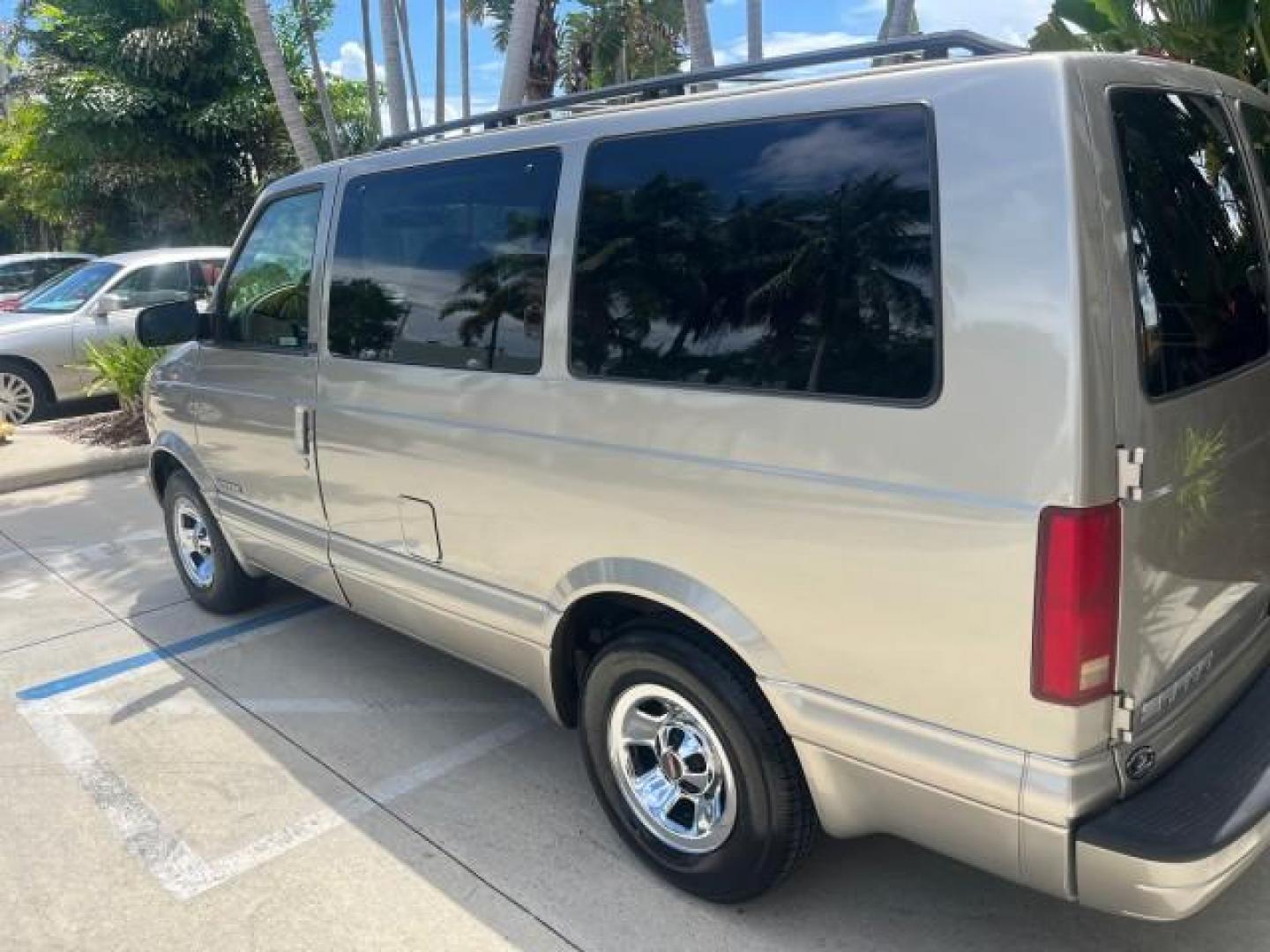 2002 Storm Gray Metallic /Pewter GMC Safari Passenger 7 PASS LOW MILES 58,918 (1GKDM19XX2B) with an 4.3L Vortec 4300 SFI V6 Engine engine, Automatic transmission, located at 4701 North Dixie Hwy, Pompano Beach, FL, 33064, (954) 422-2889, 26.240938, -80.123474 - OUR WEBPAGE FLORIDACARS1.COM HAS OVER 100 PHOTOS AND FREE CARFAX LINK 2002 GMC SAFARI SLE ROAD READY 4.3L V6 VIN: 1GKDM19XX2B506507 NO RECALLS VAN 1 OWNER SLE 4.3L V6 F OHV 12V LOW MILES 58,918 GASOLINE 7 PASSANGER REAR WHEEL DRIVE 15 SERVICE RECORDS Anti-Theft System Approach Lights Black Roof Rack - Photo#88