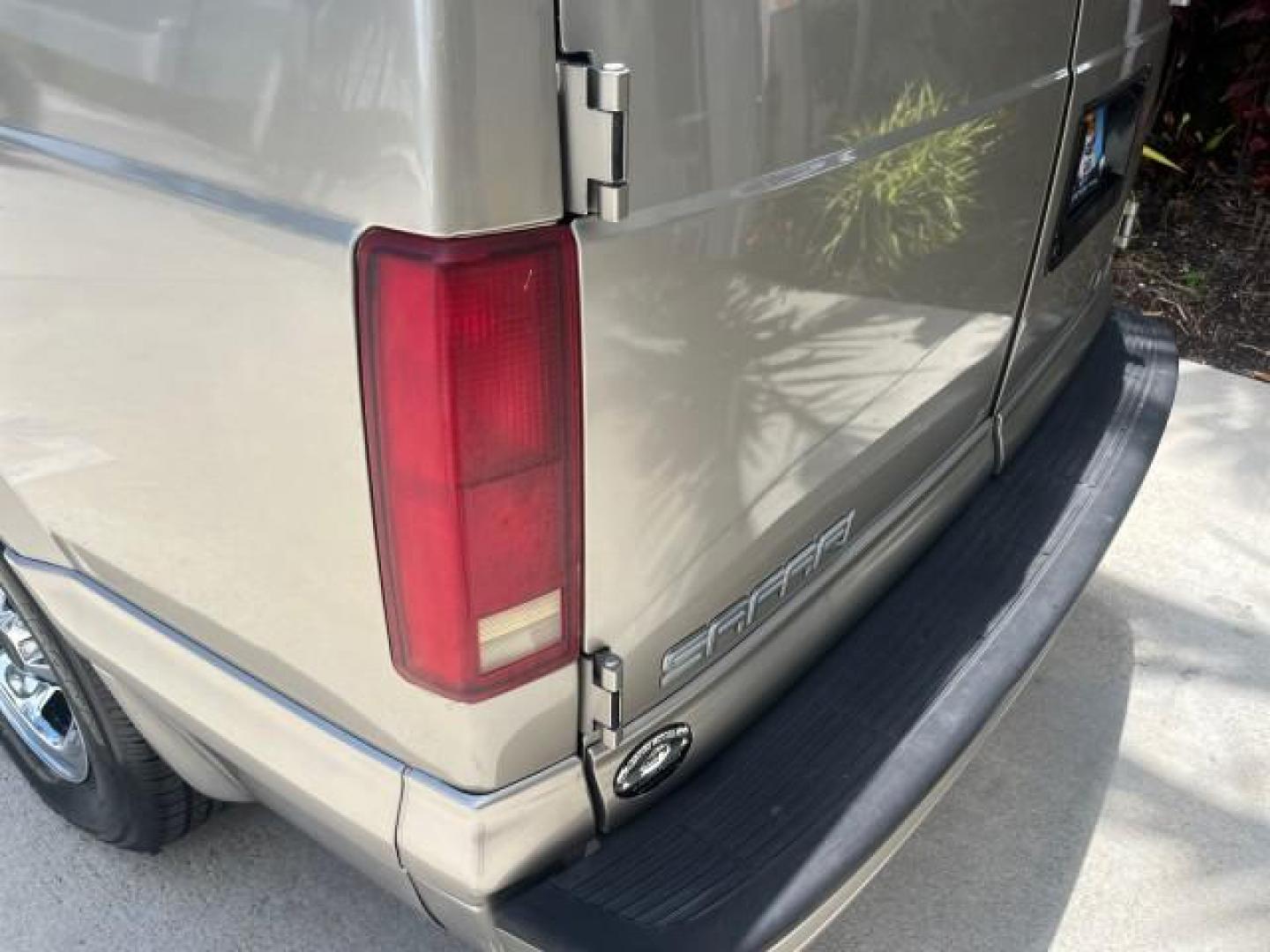 2002 Storm Gray Metallic /Pewter GMC Safari Passenger 7 PASS LOW MILES 58,918 (1GKDM19XX2B) with an 4.3L Vortec 4300 SFI V6 Engine engine, Automatic transmission, located at 4701 North Dixie Hwy, Pompano Beach, FL, 33064, (954) 422-2889, 26.240938, -80.123474 - OUR WEBPAGE FLORIDACARS1.COM HAS OVER 100 PHOTOS AND FREE CARFAX LINK 2002 GMC SAFARI SLE ROAD READY 4.3L V6 VIN: 1GKDM19XX2B506507 NO RECALLS VAN 1 OWNER SLE 4.3L V6 F OHV 12V LOW MILES 58,918 GASOLINE 7 PASSANGER REAR WHEEL DRIVE 15 SERVICE RECORDS Anti-Theft System Approach Lights Black Roof Rack - Photo#97