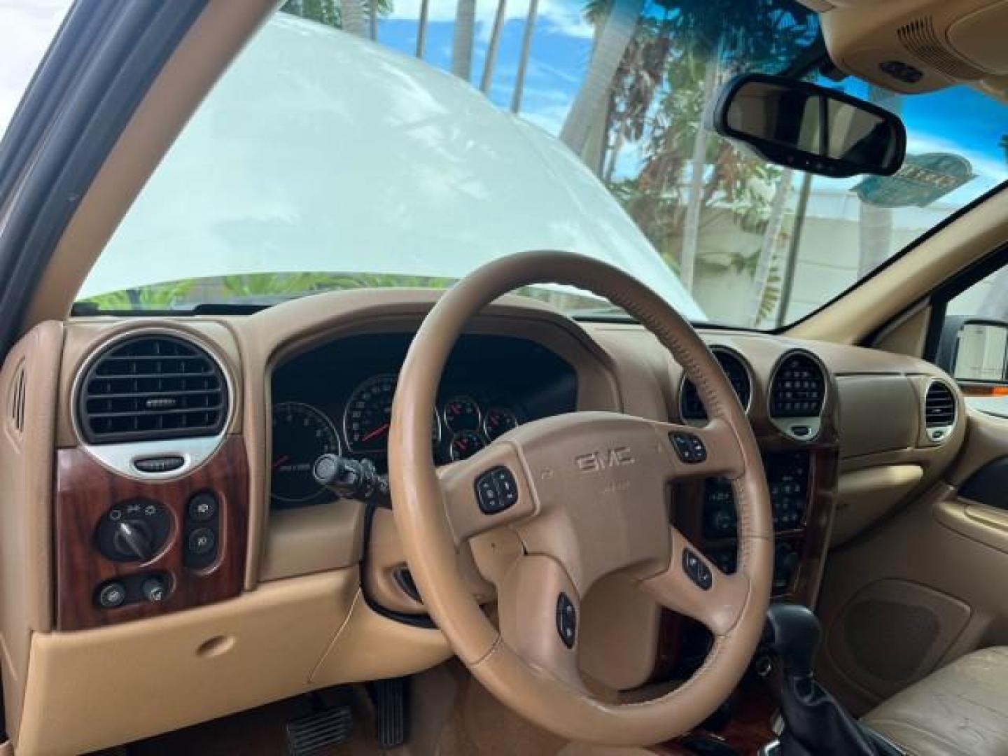 2002 Summit White /Light Oak GMC Envoy SLT LOW MILES 110,827 (1GKDS13S822) with an 4.2L Vortec 4200 DOHC SFI 24-Valve I6 Engine engine, Automatic transmission, located at 4701 North Dixie Hwy, Pompano Beach, FL, 33064, (954) 422-2889, 26.240938, -80.123474 - OUR WEBPAGE FLORIDACARS1.COM HAS OVER 100 PHOTOS AND FREE CARFAX LINK 2002 GMC ENVOY SLT ROAD READY 4.2L V6 VIN: 1GKDS13S822472649 NO ACCIDENTS 4 DOOR WAGON/SPORT UTILITY NO RECALLS 4.2L V6 F DOHC FORIDA OWNER GASOLINE POWER LEATHER SEATS REAR WHEEL DRIVE 21 SERVICE RECORDS Alloy Wheels Anti-Theft S - Photo#47