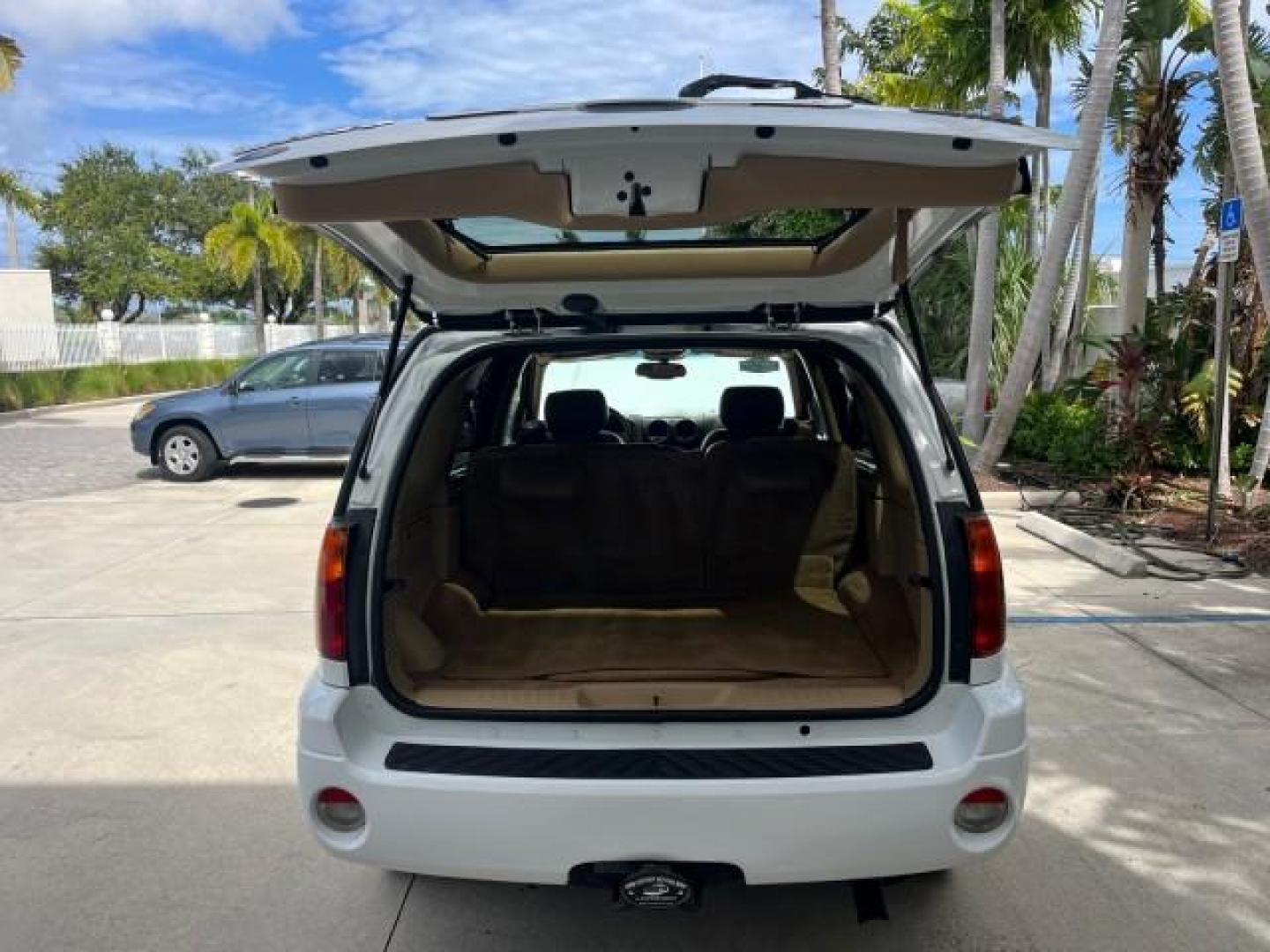 2002 Summit White /Light Oak GMC Envoy SLT LOW MILES 110,827 (1GKDS13S822) with an 4.2L Vortec 4200 DOHC SFI 24-Valve I6 Engine engine, Automatic transmission, located at 4701 North Dixie Hwy, Pompano Beach, FL, 33064, (954) 422-2889, 26.240938, -80.123474 - OUR WEBPAGE FLORIDACARS1.COM HAS OVER 100 PHOTOS AND FREE CARFAX LINK 2002 GMC ENVOY SLT ROAD READY 4.2L V6 VIN: 1GKDS13S822472649 NO ACCIDENTS 4 DOOR WAGON/SPORT UTILITY NO RECALLS 4.2L V6 F DOHC FORIDA OWNER GASOLINE POWER LEATHER SEATS REAR WHEEL DRIVE 21 SERVICE RECORDS Alloy Wheels Anti-Theft S - Photo#69