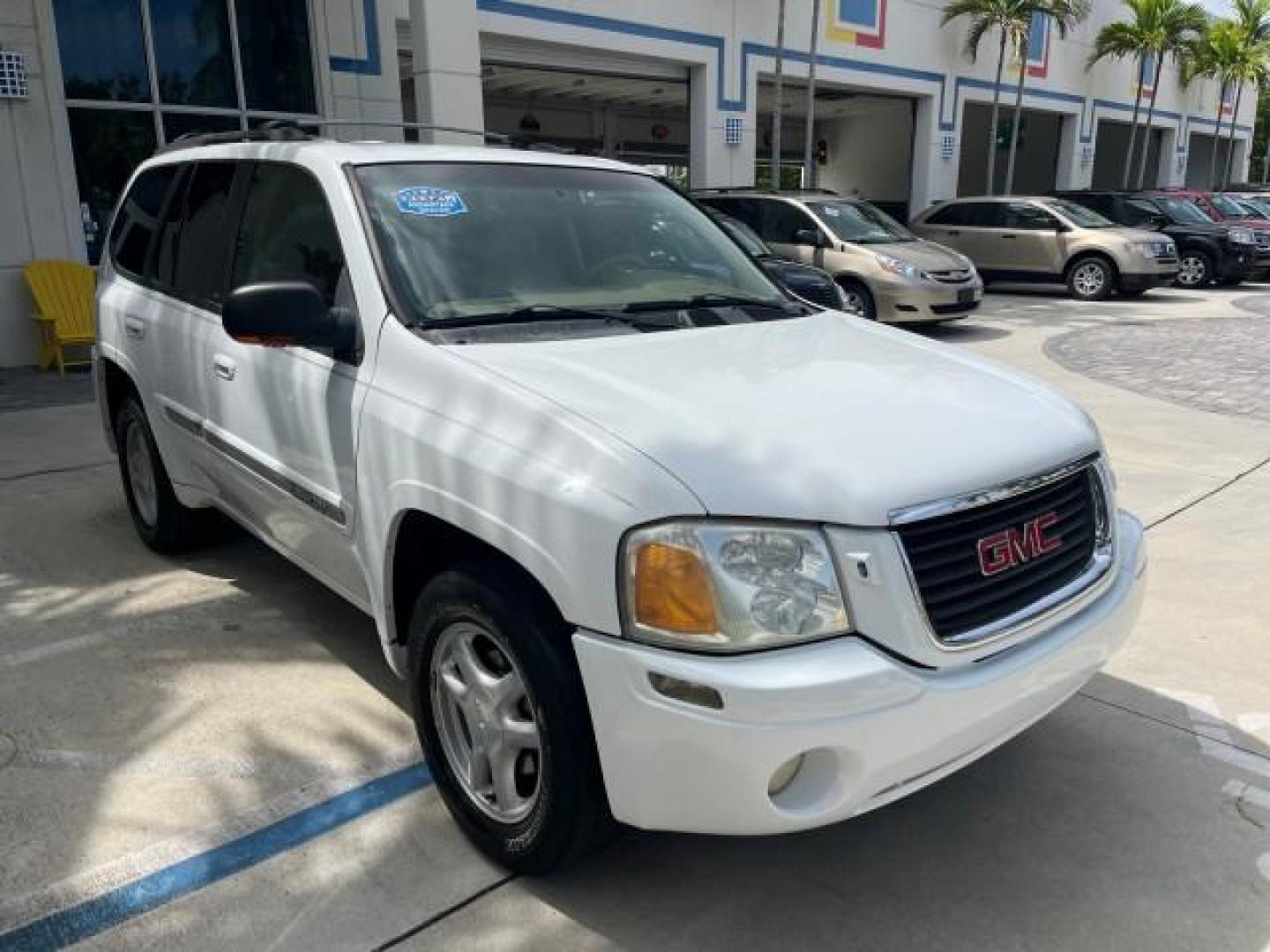 2002 Summit White /Light Oak GMC Envoy SLT LOW MILES 110,827 (1GKDS13S822) with an 4.2L Vortec 4200 DOHC SFI 24-Valve I6 Engine engine, Automatic transmission, located at 4701 North Dixie Hwy, Pompano Beach, FL, 33064, (954) 422-2889, 26.240938, -80.123474 - OUR WEBPAGE FLORIDACARS1.COM HAS OVER 100 PHOTOS AND FREE CARFAX LINK 2002 GMC ENVOY SLT ROAD READY 4.2L V6 VIN: 1GKDS13S822472649 NO ACCIDENTS 4 DOOR WAGON/SPORT UTILITY NO RECALLS 4.2L V6 F DOHC FORIDA OWNER GASOLINE POWER LEATHER SEATS REAR WHEEL DRIVE 21 SERVICE RECORDS Alloy Wheels Anti-Theft S - Photo#81