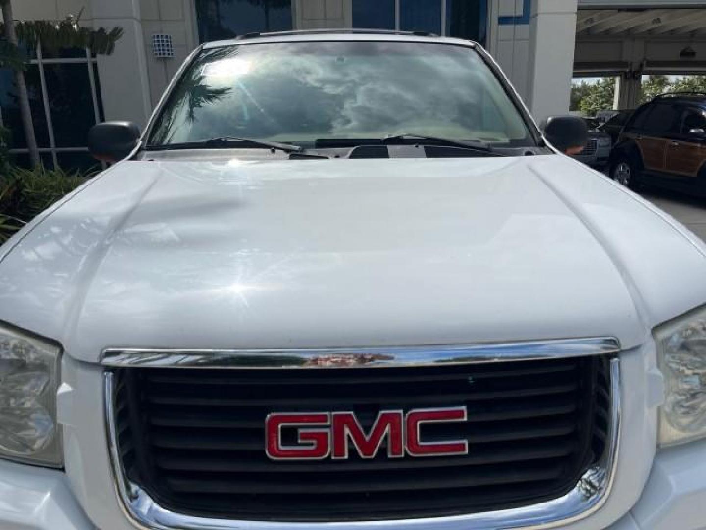 2002 Summit White /Light Oak GMC Envoy SLT LOW MILES 110,827 (1GKDS13S822) with an 4.2L Vortec 4200 DOHC SFI 24-Valve I6 Engine engine, Automatic transmission, located at 4701 North Dixie Hwy, Pompano Beach, FL, 33064, (954) 422-2889, 26.240938, -80.123474 - OUR WEBPAGE FLORIDACARS1.COM HAS OVER 100 PHOTOS AND FREE CARFAX LINK 2002 GMC ENVOY SLT ROAD READY 4.2L V6 VIN: 1GKDS13S822472649 NO ACCIDENTS 4 DOOR WAGON/SPORT UTILITY NO RECALLS 4.2L V6 F DOHC FORIDA OWNER GASOLINE POWER LEATHER SEATS REAR WHEEL DRIVE 21 SERVICE RECORDS Alloy Wheels Anti-Theft S - Photo#89