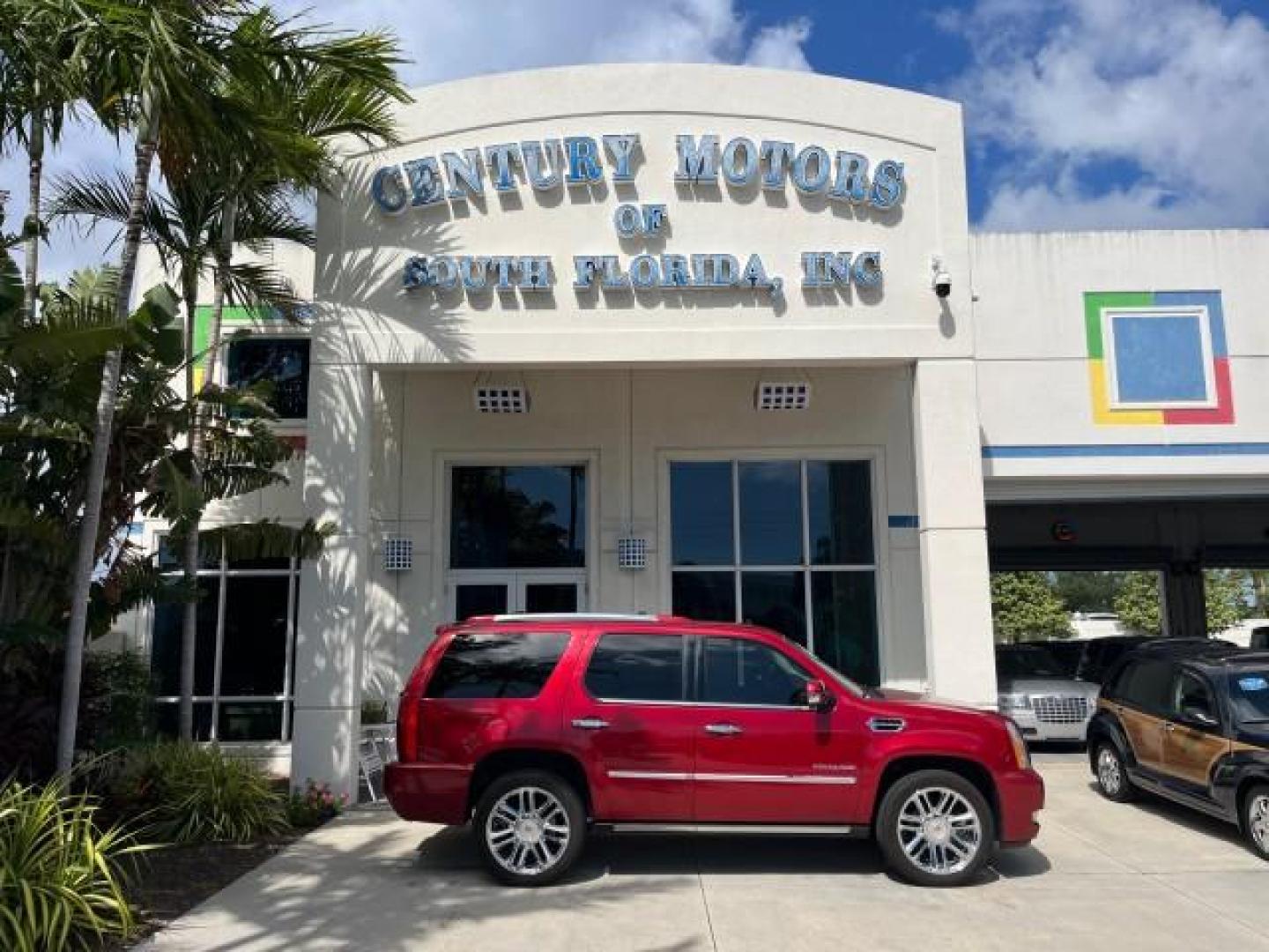 2013 Crystal Red Tintcoat /Cocoa/Light Linen Cadillac Escalade 1 OWNER Platinum Edition LOW MILES 20,007 (1GYS3DEF7DR) with an 6.2L Vortec 1000 V8 SFI E85 Engine engine, Automatic transmission, located at 4701 North Dixie Hwy, Pompano Beach, FL, 33064, (954) 422-2889, 26.240938, -80.123474 - OUR WEBPAGE FLORIDACARS1.COM HAS OVER 100 PHOTOS AND FREE CARFAX LINK NEW $ 80,185 2013 CADILLAC ESCALADE PLATINUM EDITION ROAD READY 6.2L V8 VIN: 1GYS3DEF7DR143317 NO ACCIDENTS NO RECALLS 4 DOOR WAGON/SPORT UTILITY 1 OWNER NAVIGATION 6.2L V8 F OHV 16V POWER LIFTGATE 3 ROW LEATHER SEATS FLEX FUEL PO - Photo#0