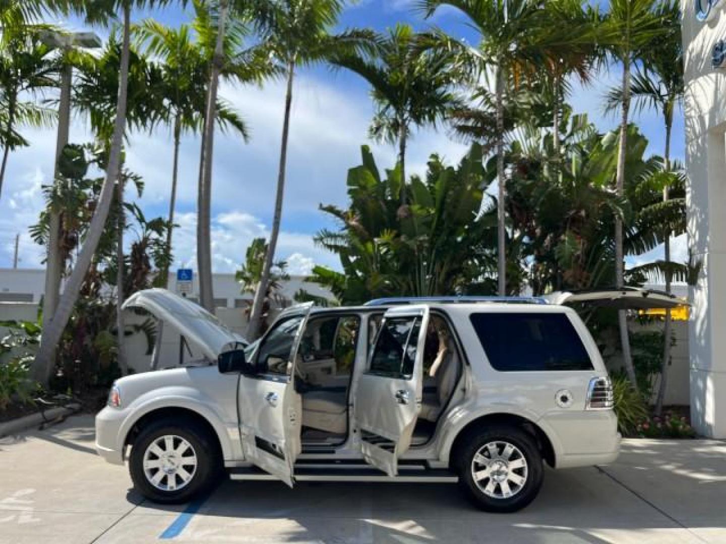 2004 Light French Silk Metallic /Light Parchment Lincoln Navigator `1 OWNER Ultimate LOW MILES 34,094 (5LMFU27R34L) with an 5.4L DOHC 32-Valve V8 Intech Engine engine, Automatic transmission, located at 4701 North Dixie Hwy, Pompano Beach, FL, 33064, (954) 422-2889, 26.240938, -80.123474 - OUR WEBPAGE FLORIDACARS1.COM HAS OVER 100 PHOTOS AND FREE CARFAX LINK 2004 LINCOLN NAVIGATOR LUXURY NEW $52,125 ROAD READY VIN: 5LMFU27R34LJ40460 NO ACCIDENTS NO RECALLS 4 DOOR WAGON/SPORT UTILITY 1 OWNER LOW MILES 34,094 5.4L V8 F DOHC 3 ROW LEATHER SEATS DVD GASOLINE PARK SENSORS SUNROOF REAR WHEE - Photo#8