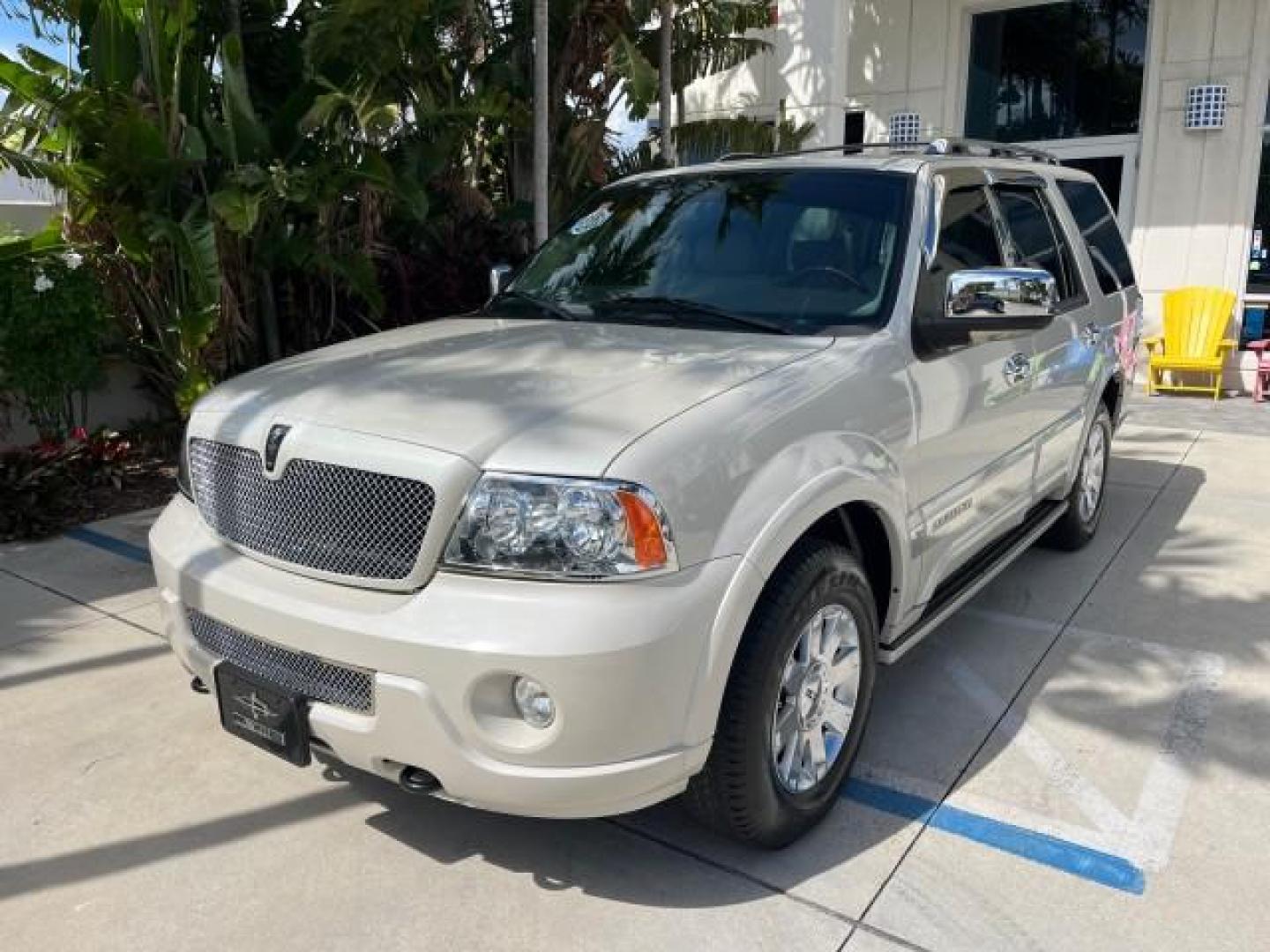 2004 Light French Silk Metallic /Light Parchment Lincoln Navigator `1 OWNER Ultimate LOW MILES 34,094 (5LMFU27R34L) with an 5.4L DOHC 32-Valve V8 Intech Engine engine, Automatic transmission, located at 4701 North Dixie Hwy, Pompano Beach, FL, 33064, (954) 422-2889, 26.240938, -80.123474 - OUR WEBPAGE FLORIDACARS1.COM HAS OVER 100 PHOTOS AND FREE CARFAX LINK 2004 LINCOLN NAVIGATOR LUXURY NEW $52,125 ROAD READY VIN: 5LMFU27R34LJ40460 NO ACCIDENTS NO RECALLS 4 DOOR WAGON/SPORT UTILITY 1 OWNER LOW MILES 34,094 5.4L V8 F DOHC 3 ROW LEATHER SEATS DVD GASOLINE PARK SENSORS SUNROOF REAR WHEE - Photo#97