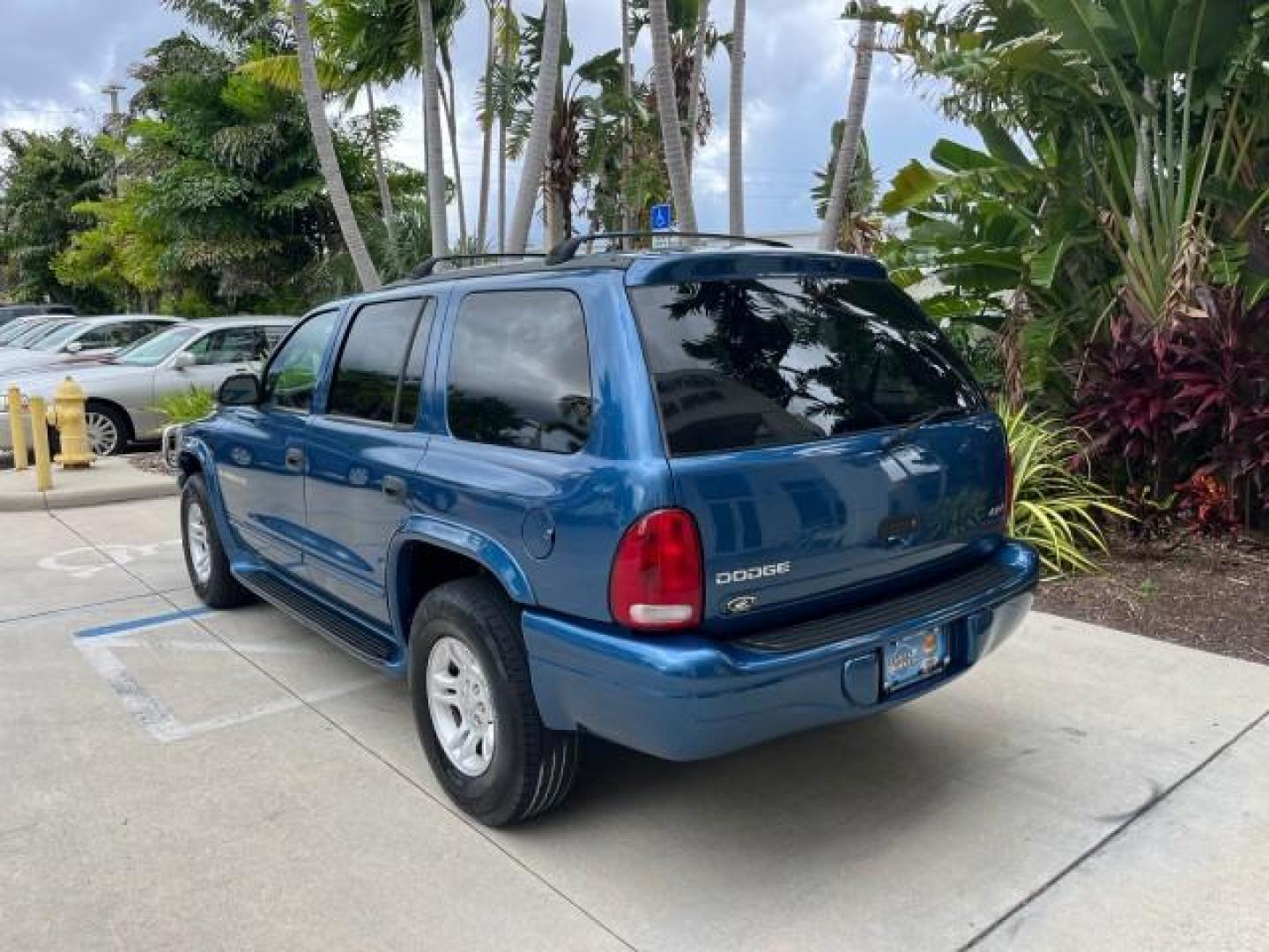 2001 Patriot Blue Pearl /Slate Gray/Taupe Dodge Durango 4WD 1 FL LOW MILES 39,516 (1B4HS28N41F) with an 4.7L SOHC SMPI V8 Magnum Engine engine, Automatic transmission, located at 4701 North Dixie Hwy, Pompano Beach, FL, 33064, (954) 422-2889, 26.240938, -80.123474 - OUR WEBPAGE FLORIDACARS1.COM HAS OVER 100 PHOTOS AND FREE CARFAX LINK 2001 DODGE DURANGO SLT ROAD READY 4.7L V8 VIN: 1B4HS28N41F637509 NO ACCIDENTS 4 DOOR WAGON/SPORT UTILITY 1 OWNER FLORIDA 4.7L V8 F OHV 4X4 ON DEMAND 4WD GASOLINE DUAL AC LOW MILES 39,516 REAR WHEEL DRIVE W/ 4X4 POWER SEATS 3 ROW L - Photo#5