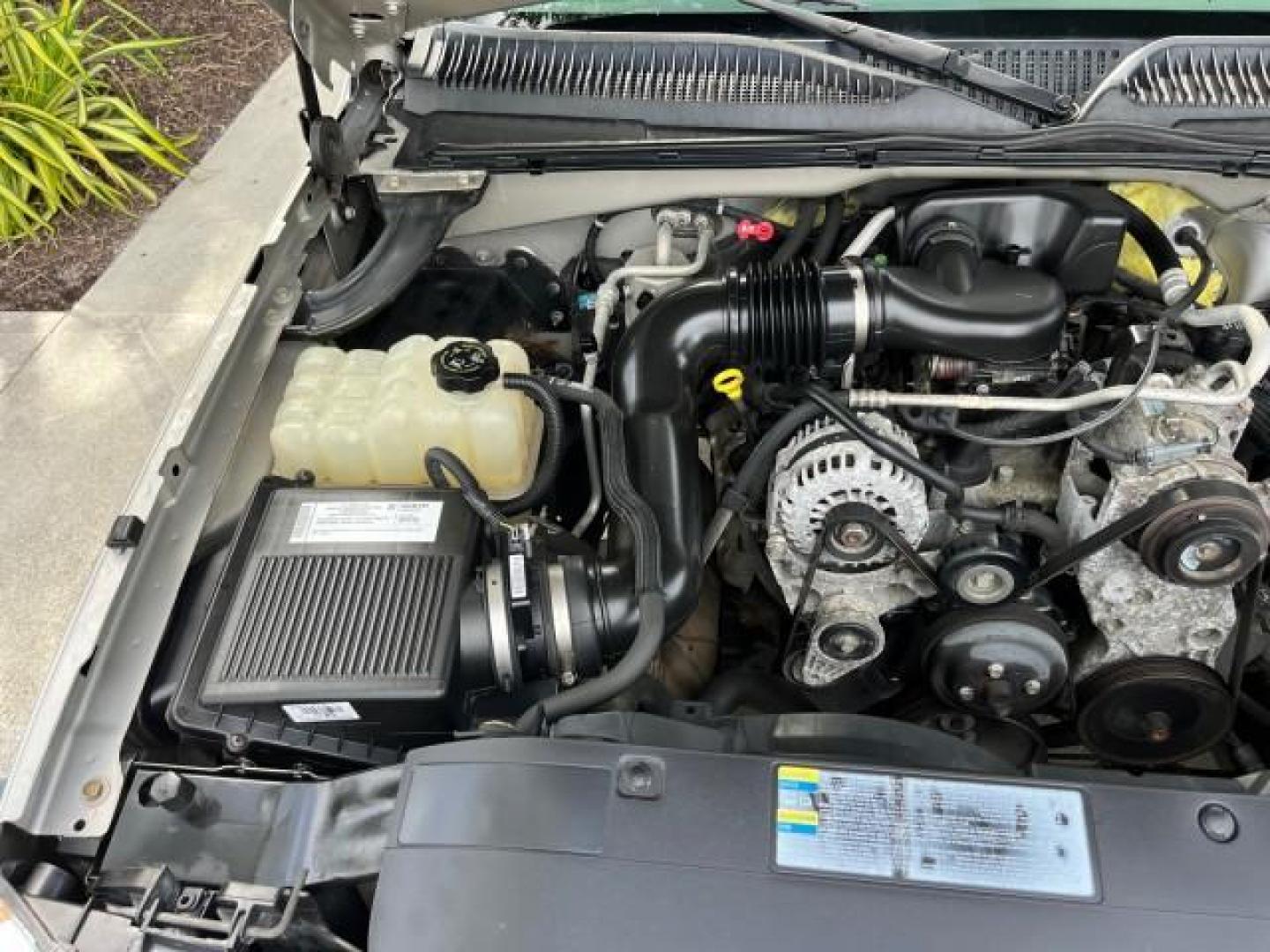 2007 Graystone Metallic /Medium Gray Chevrolet Silverado 1500 Classic Work Truck LOW MILES 88,529 (1GCEC14X67Z) with an 4.3L Vortec 1000 V6 MFI Engine engine, Automatic transmission, located at 4701 North Dixie Hwy, Pompano Beach, FL, 33064, (954) 422-2889, 26.240938, -80.123474 - OUR WEBPAGE FLORIDACARS1.COM HAS OVER 100 PHOTOS AND FREE CARFAX LINK 2007 CHEVROLET SILVERADO 1500 CLASSIC WORK TRUCK WORK READY 4.3L V6 VIN: 1GCEC14X67Z197997 NO ACCIDENTS PICKUP NO RECALLS 4.3L V6 F 1 OWNER GASOLINE LOW MILES 88,529 REAR WHEEL DRIVE 6.6 FT BED Anti-Theft System Electronic Braking - Photo#56