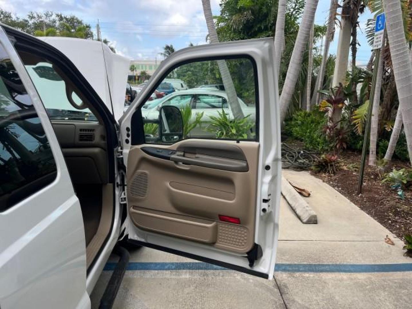 2001 Oxford White /Medium Parchment Ford Super Duty F-250 Lariat LOW MILES 71,725 (3FTNX20F21M) with an 7.3L DI V8 Turbo-Diesel Power Stroke Engine engine, Automatic transmission, located at 4701 North Dixie Hwy, Pompano Beach, FL, 33064, (954) 422-2889, 26.240938, -80.123474 - OUR WEBPAGE FLORIDACARS1.COM HAS OVER 100 PHOTOS AND FREE CARFAX LINK 2001 FORD F-250 SUPER DUTY LARIAT ROAD READY WORK READY VIN: 3FTNX20F21MA60359 NO ACCIDENTS NO RECALLS 4 DOOR EXTENDED CAB PICKUP 7.3L V8 TURBO DIESEL 7.3L V8 F LOW MILES 71,725 DIESEL POWER SEATS 8.2 FT BED REAR WHEEL DRIVE 18 SE - Photo#11