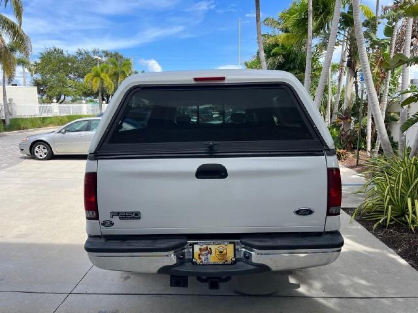 2001 Oxford White /Medium Parchment Ford Super Duty F-250 Lariat LOW MILES 71,725 (3FTNX20F21M) with an 7.3L DI V8 Turbo-Diesel Power Stroke Engine engine, Automatic transmission, located at 4701 North Dixie Hwy, Pompano Beach, FL, 33064, (954) 422-2889, 26.240938, -80.123474 - OUR WEBPAGE FLORIDACARS1.COM HAS OVER 100 PHOTOS AND FREE CARFAX LINK 2001 FORD F-250 SUPER DUTY LARIAT ROAD READY WORK READY VIN: 3FTNX20F21MA60359 NO ACCIDENTS NO RECALLS 4 DOOR EXTENDED CAB PICKUP 7.3L V8 TURBO DIESEL 7.3L V8 F LOW MILES 71,725 DIESEL POWER SEATS 8.2 FT BED REAR WHEEL DRIVE 18 SE - Photo#62