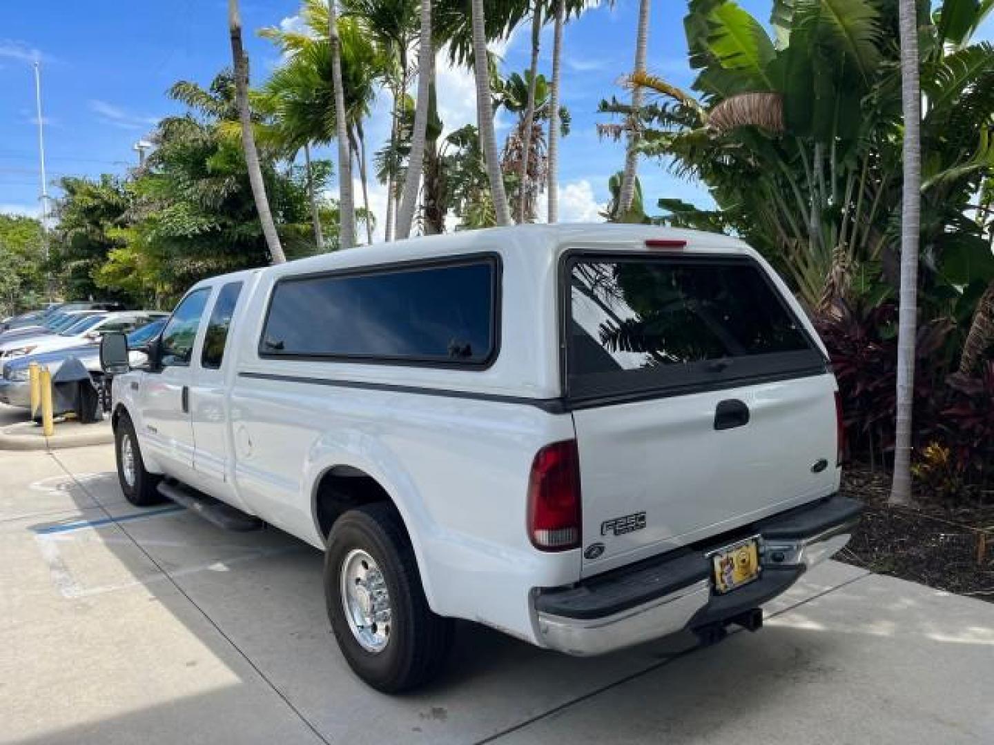 2001 Oxford White /Medium Parchment Ford Super Duty F-250 Lariat LOW MILES 71,725 (3FTNX20F21M) with an 7.3L DI V8 Turbo-Diesel Power Stroke Engine engine, Automatic transmission, located at 4701 North Dixie Hwy, Pompano Beach, FL, 33064, (954) 422-2889, 26.240938, -80.123474 - OUR WEBPAGE FLORIDACARS1.COM HAS OVER 100 PHOTOS AND FREE CARFAX LINK 2001 FORD F-250 SUPER DUTY LARIAT ROAD READY WORK READY VIN: 3FTNX20F21MA60359 NO ACCIDENTS NO RECALLS 4 DOOR EXTENDED CAB PICKUP 7.3L V8 TURBO DIESEL 7.3L V8 F LOW MILES 71,725 DIESEL POWER SEATS 8.2 FT BED REAR WHEEL DRIVE 18 SE - Photo#63